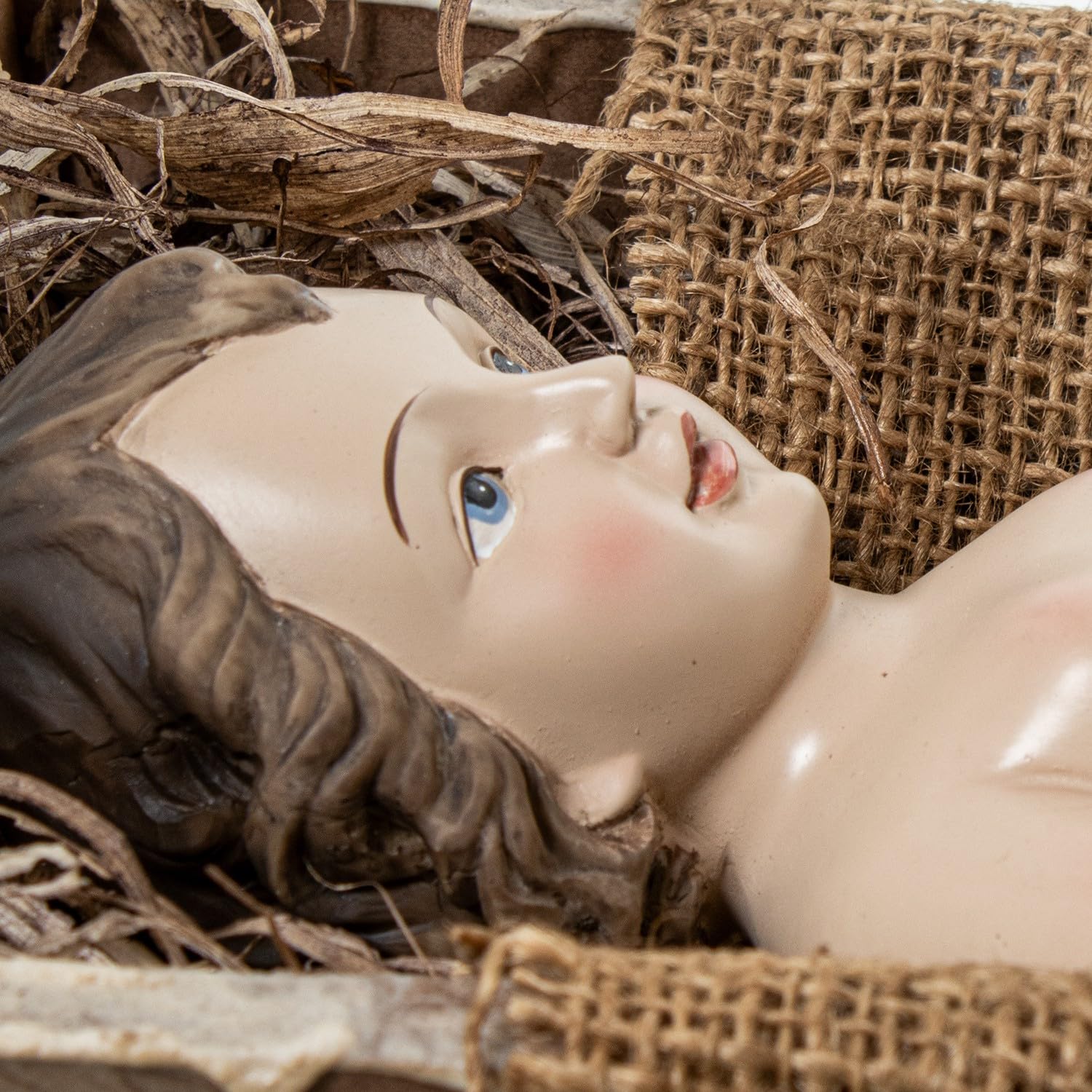 DRW Figurine d'un Enfant Jésus dans Une crèche en résine Beige et Marron 20 x 31 x 25 cm