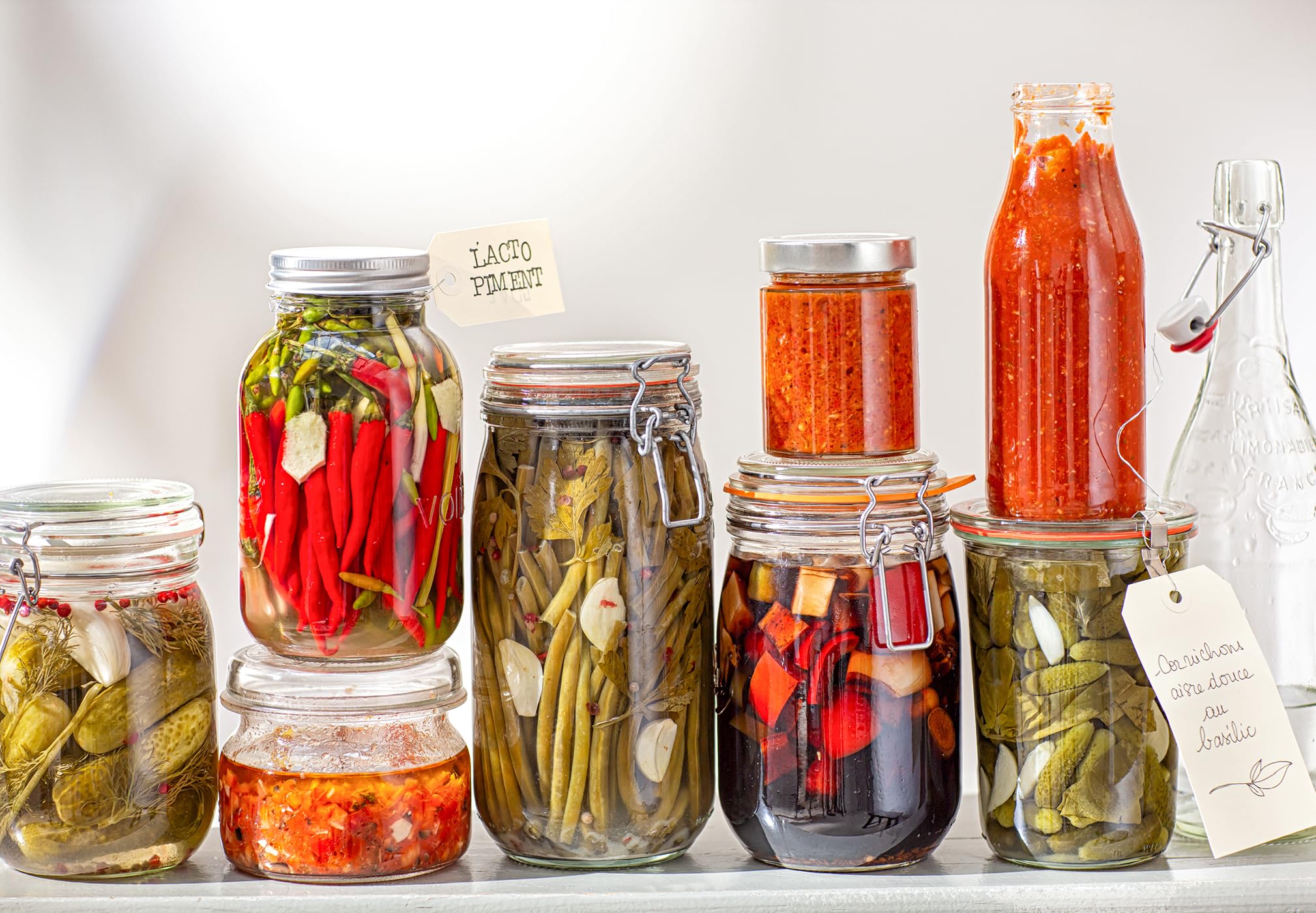Le livre des condiments: 50 recettes de pickles, condiments et sauces pour rendre les plats inoubliables