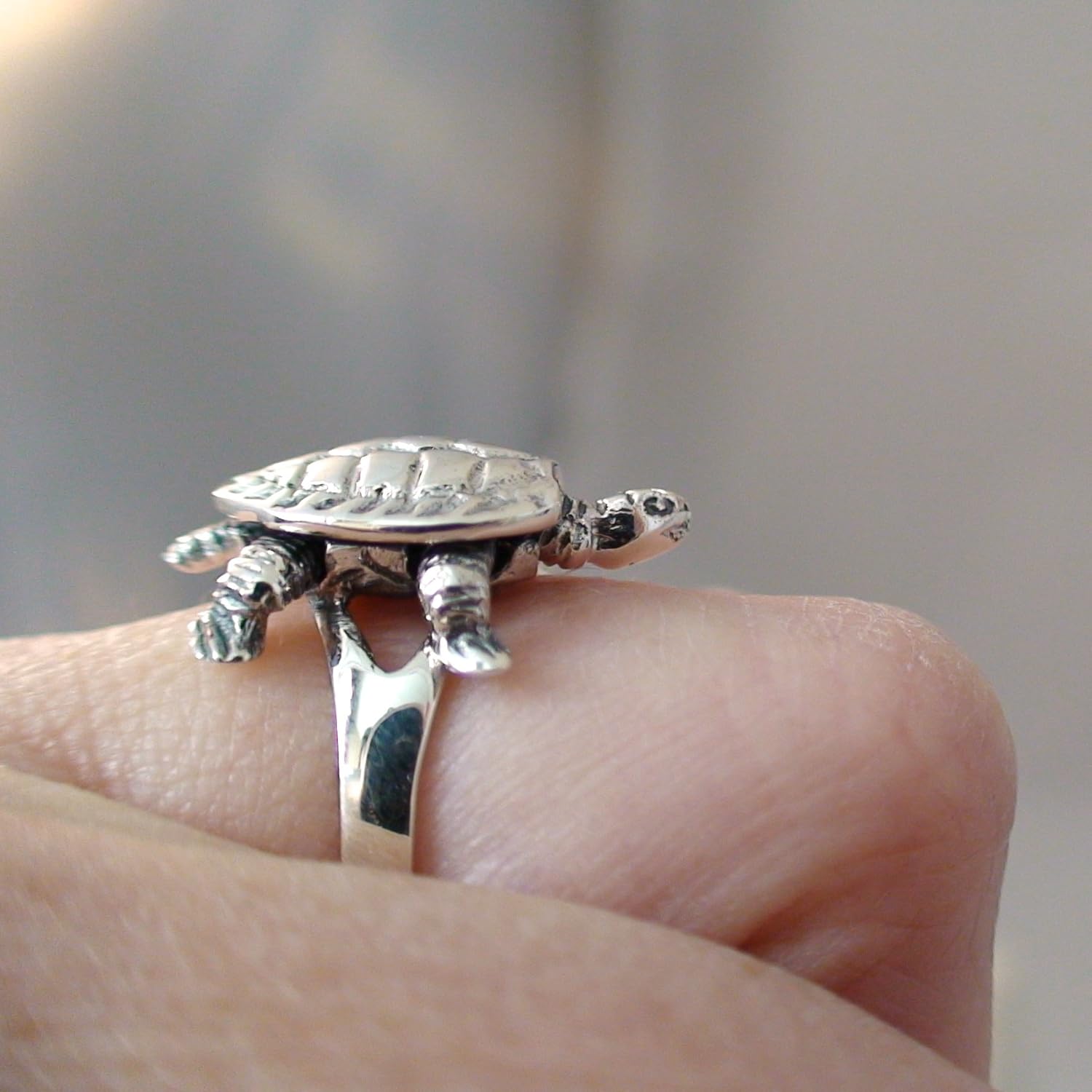 FashionJunkie4Life Sterling Silver Turtle Ring with Moving Legs and Tail, Sizes 6-9, Tortoise Rings