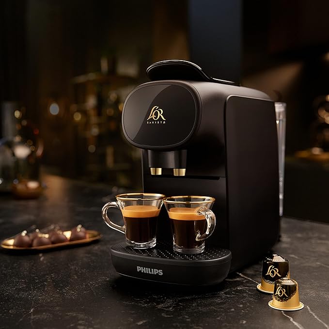 Philips L’OR Barista Sublime — diseño elegante y compacto con doble salida de café.