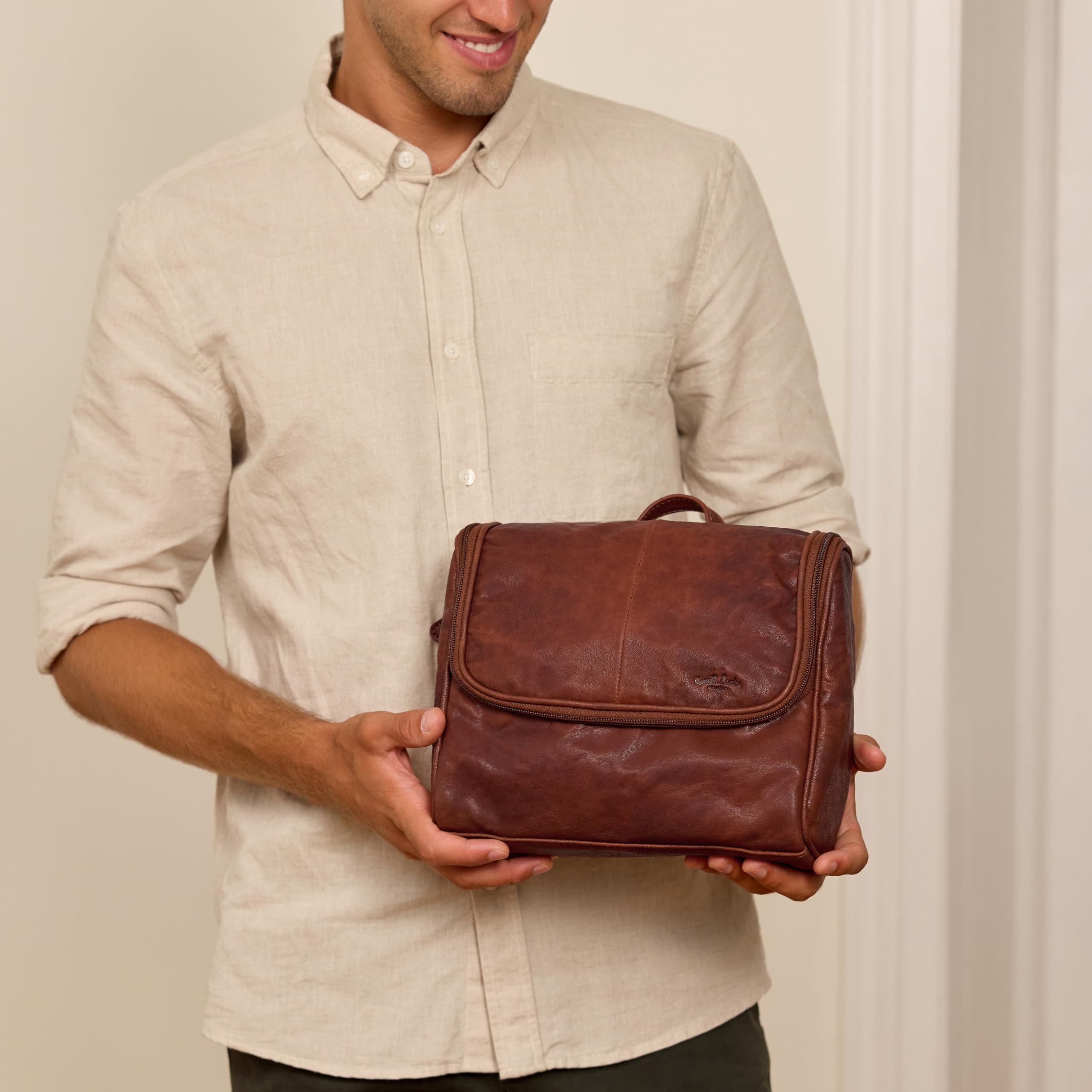 Gusti Leder Kulturbeutel Aidan - Waschtasche aus Echtleder für Damen und Herren - Kulturtasche Reise mit Aufhängehaken und Organizer-Fächern