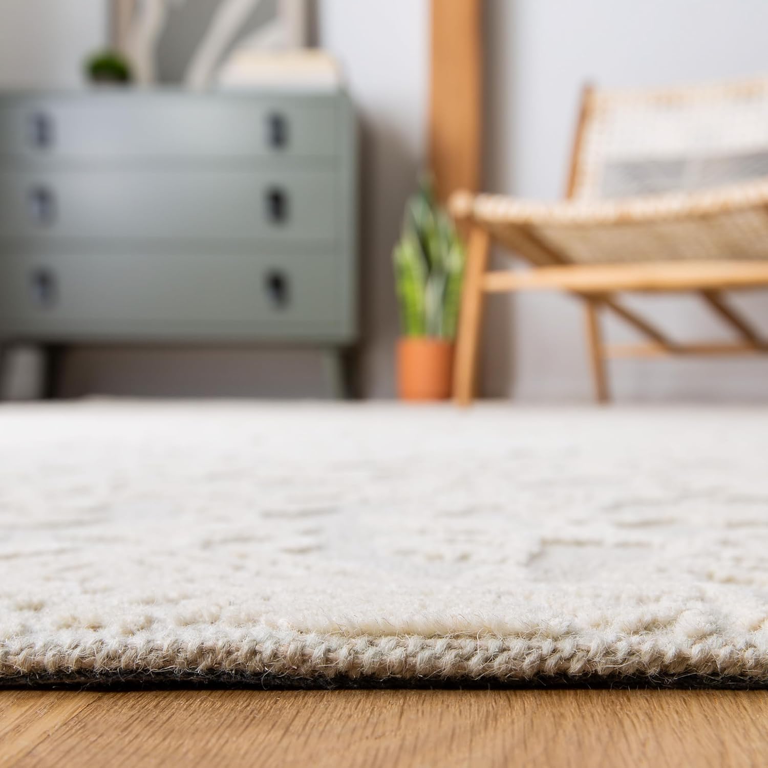 SAFAVIEH Area Rug 8x10 - Abstract Collection - Large - Ivory & Beige, Handmade Wool, Ideal for Living Room, Bedroom, Office, Dining Space (ABT958A)