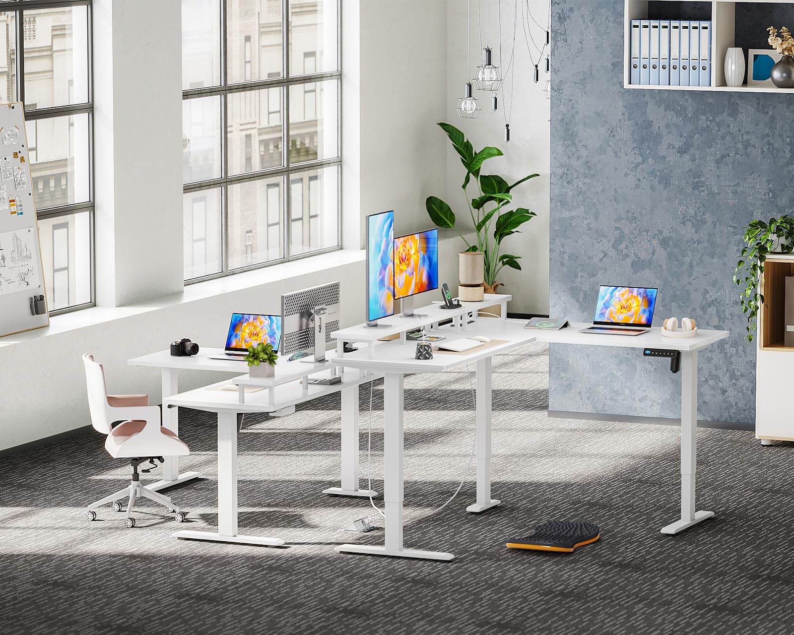 OffiGo Schreibtisch Höhenverstellbar, 150x120cm Eckschreibtisch Höhenverstellbar mit Monitorhalterung, Elektrisch Schreibtisch L Form mit Steckdosen, Computertisch mit LED Lichtleiste für Büro, Weiß