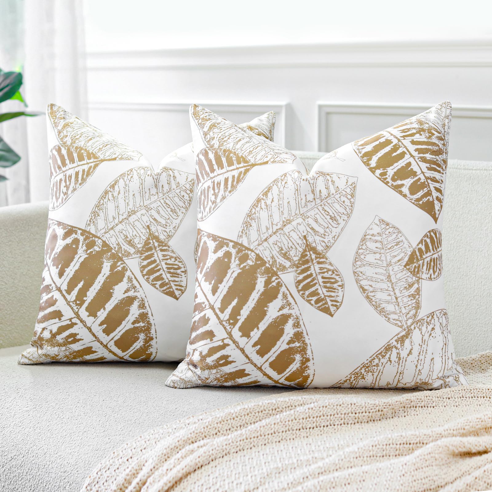 Sungeek Pack of 2 Leaf Print Decorative Cushion Covers Soft Pillow Covers with Invisible Zipper Square Throw Pillow Cases for Sofa Bed Patio Farmhouse Outdoor (Brown, 45x45 cm)