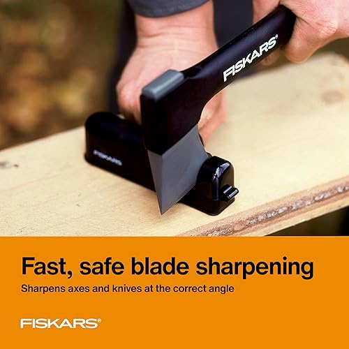 Miniatura 2 de Fiskars Set de preparación de madera: X7 Hacha y afilador de cuchillas para hachas y cuchillos: herramientas esenciales para leña, campamento y