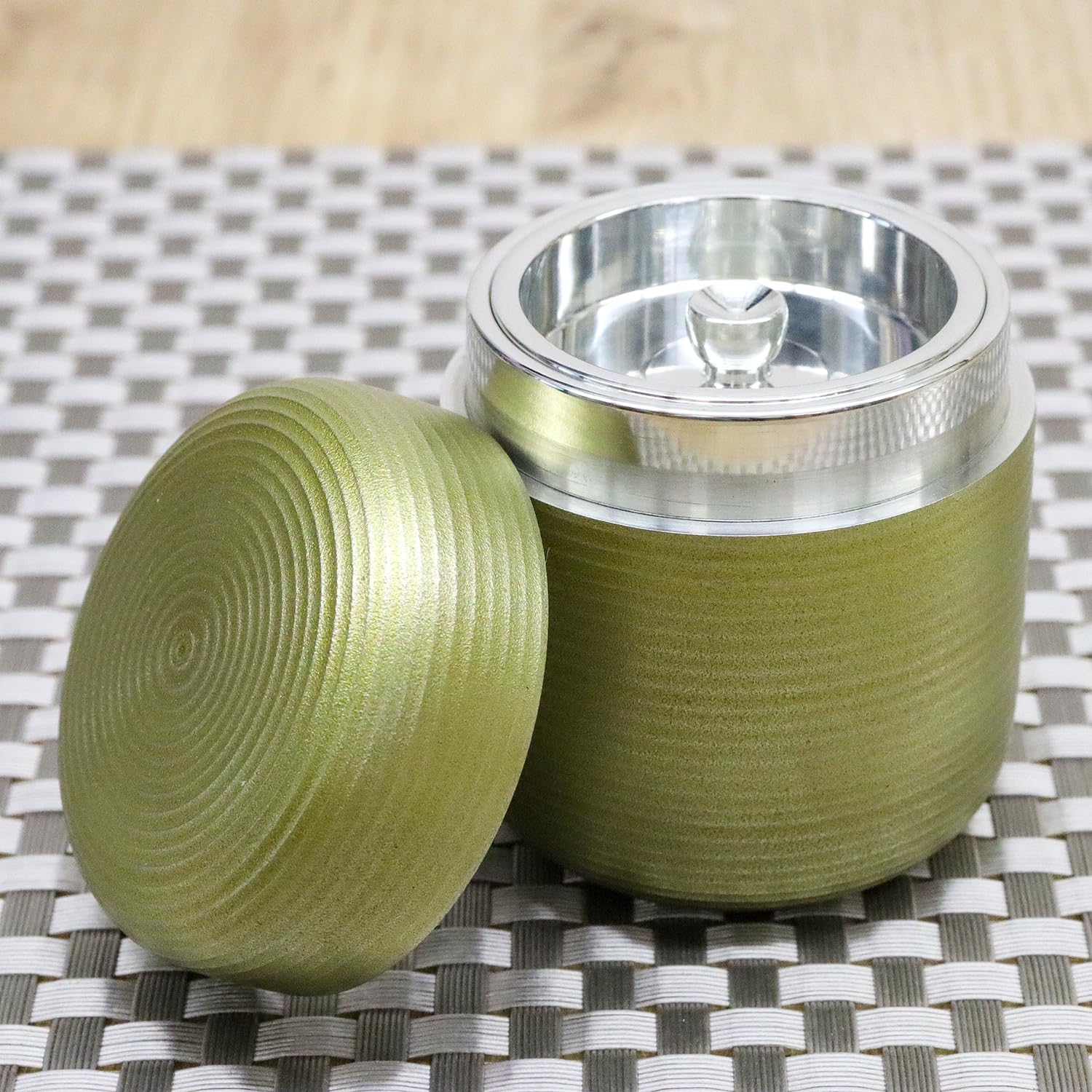 Amazon｜大阪錫器 茶壷 俵型 黄イブシ 錫製 日本製 桐箱入り 茶葉50g