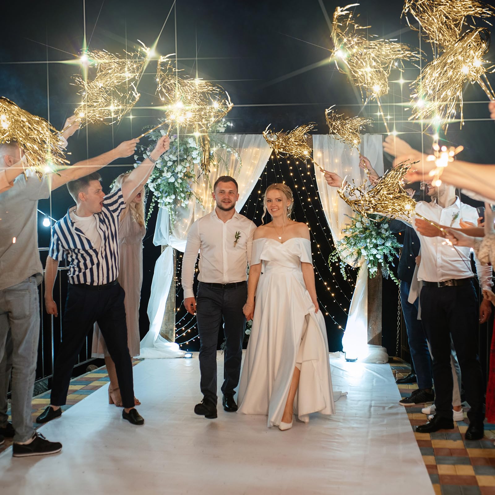 Simgoing 48 varitas de hadas iluminadas para boda, palitos de oropel de aluminio con luz LED, que brillan en la oscuridad, varitas intermitentes para fiestas de cumpleaños (dorado)