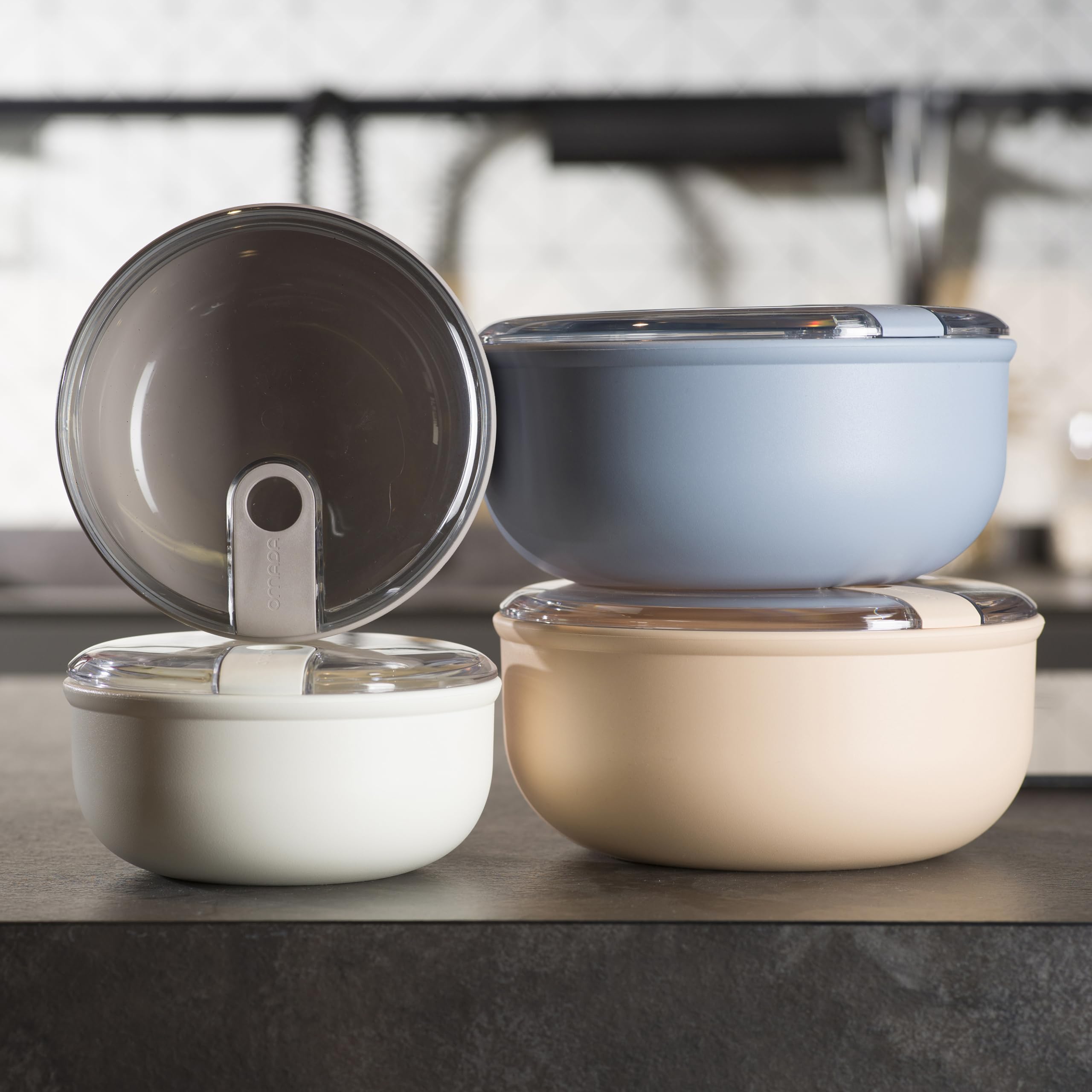 OMADA Design - Set di 2 Contenitori ermetici per alimenti rotondi da 0,75 L e 1,8 L, porta pranzo con coperchio trasparente - Made in Italy - Linea Pull Box