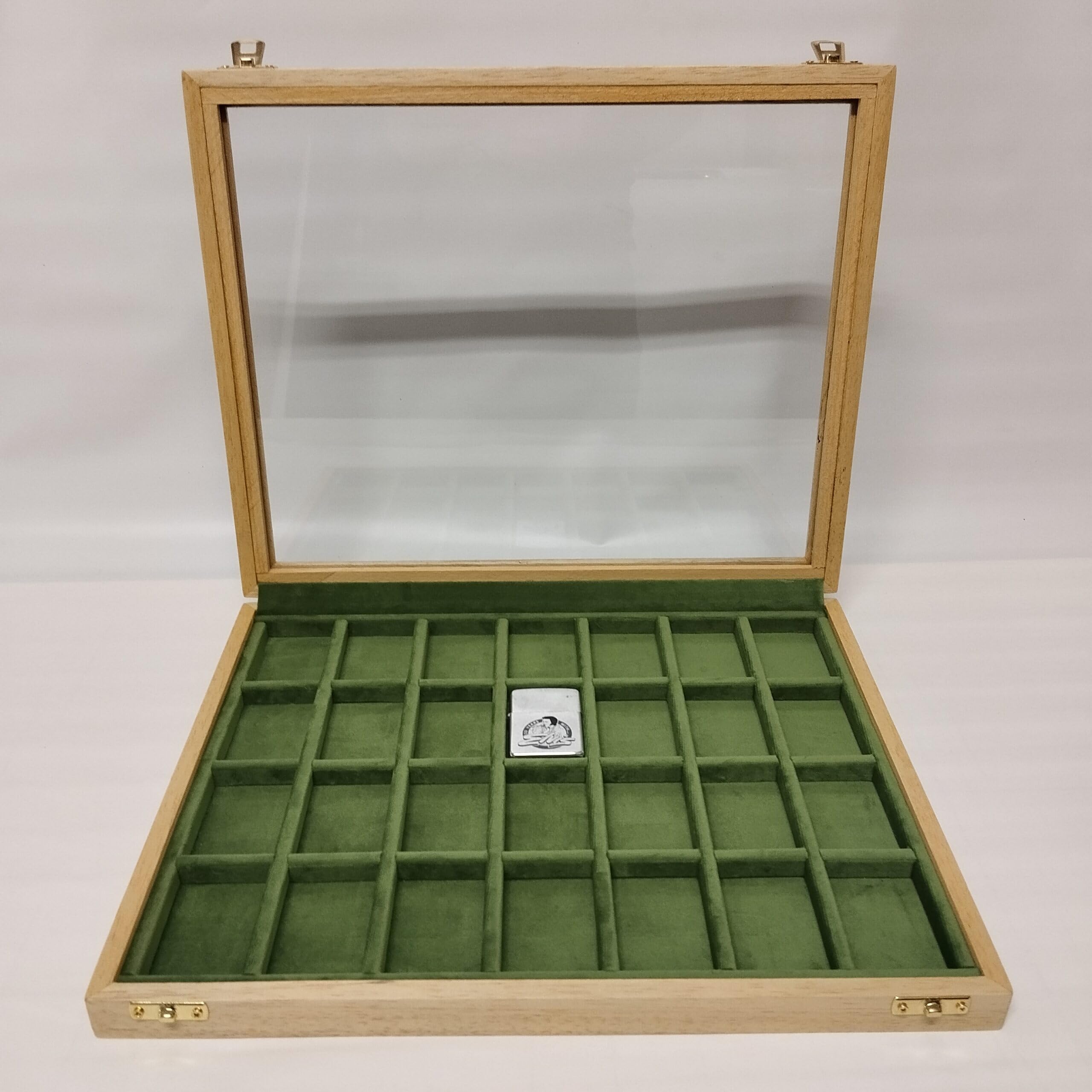 Espositore per accendini Zippo da collezione, vetrina in legno con vetro 28 scomparti, da tavolo o parete, artigianale Made in Italy - Coins&More