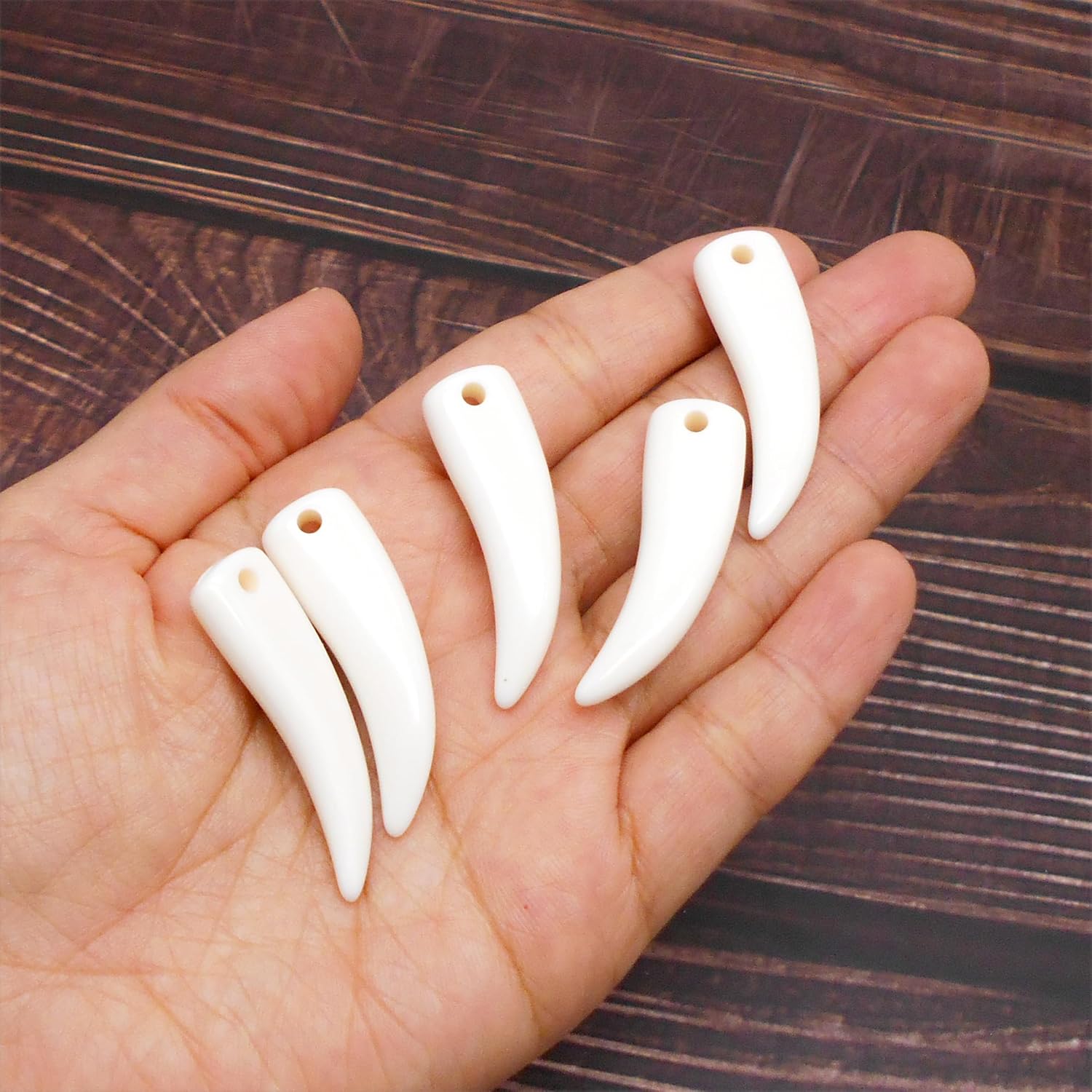 yaokan 40/Pack Artificial Wolf Teeth Charms, Resin Wolf Fangs Pendants, DIY Craft Accessories for Making Necklaces Bracelets Earrings