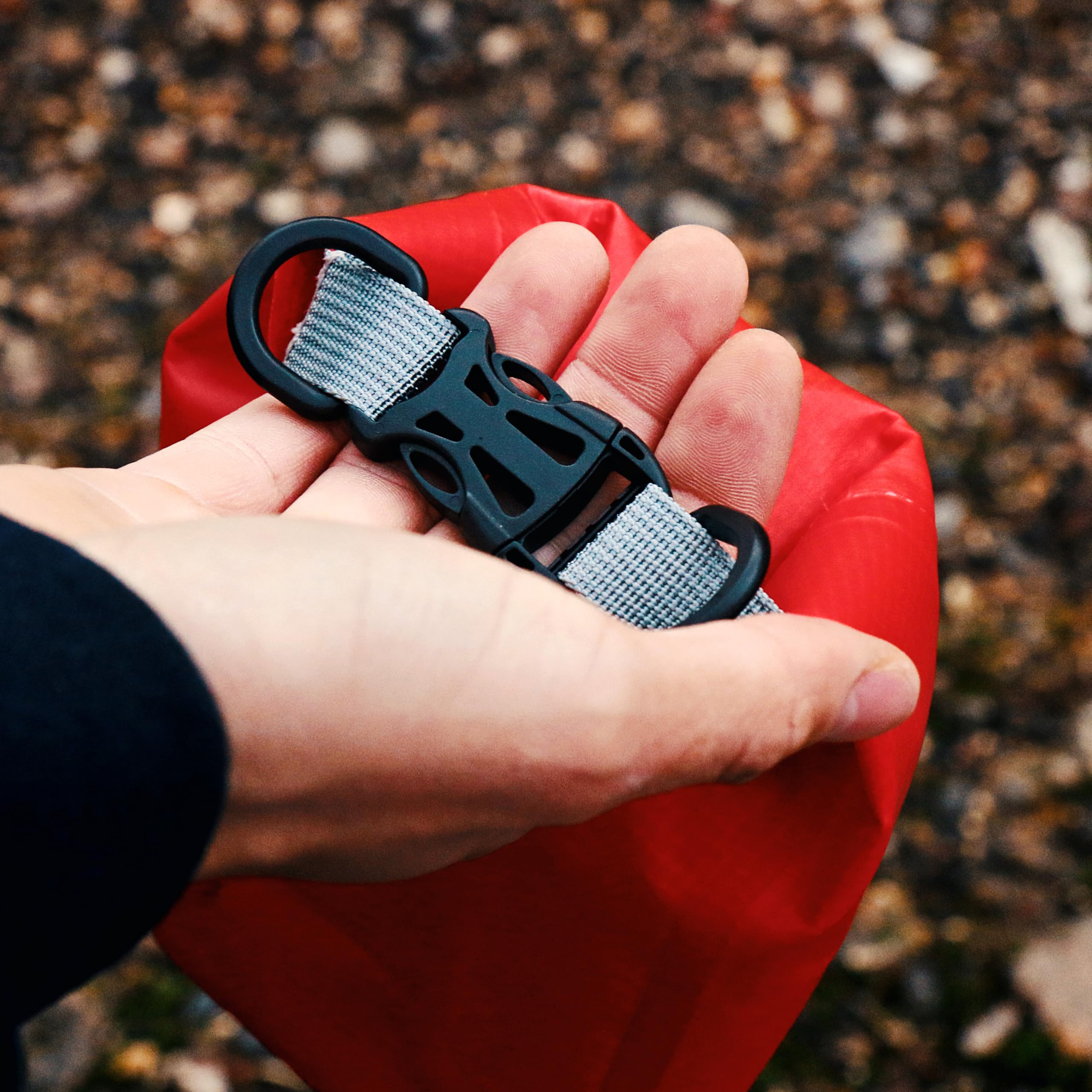 Lifesystems Kit de premiers secours étanche, contenu certifié CE, spécialement conçu pour les sports nautiques et les activités de plein air