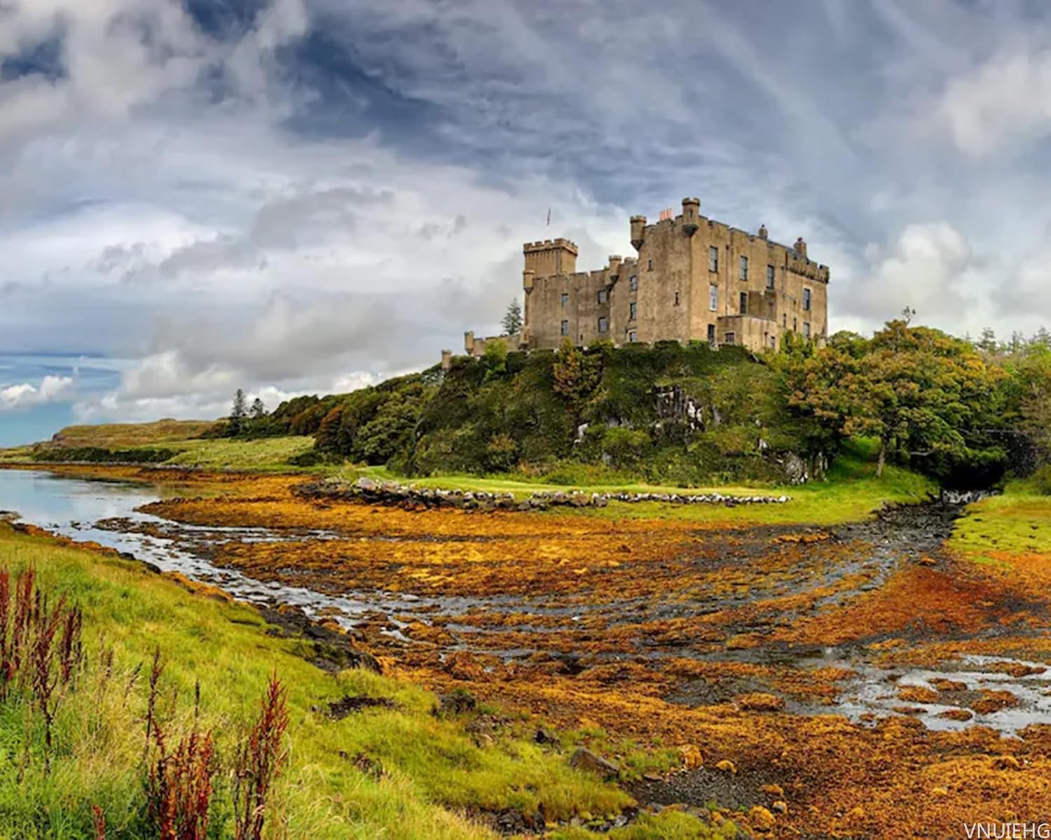VNUIEHG DIY Paint by Numbers Medieval Fortress Dunvegan Castle Isle of Skye Scotland Canvas Painting Set with Acrylic Pigment Paintbrush for Adults Beginners Artwork Gift 16" x 20"