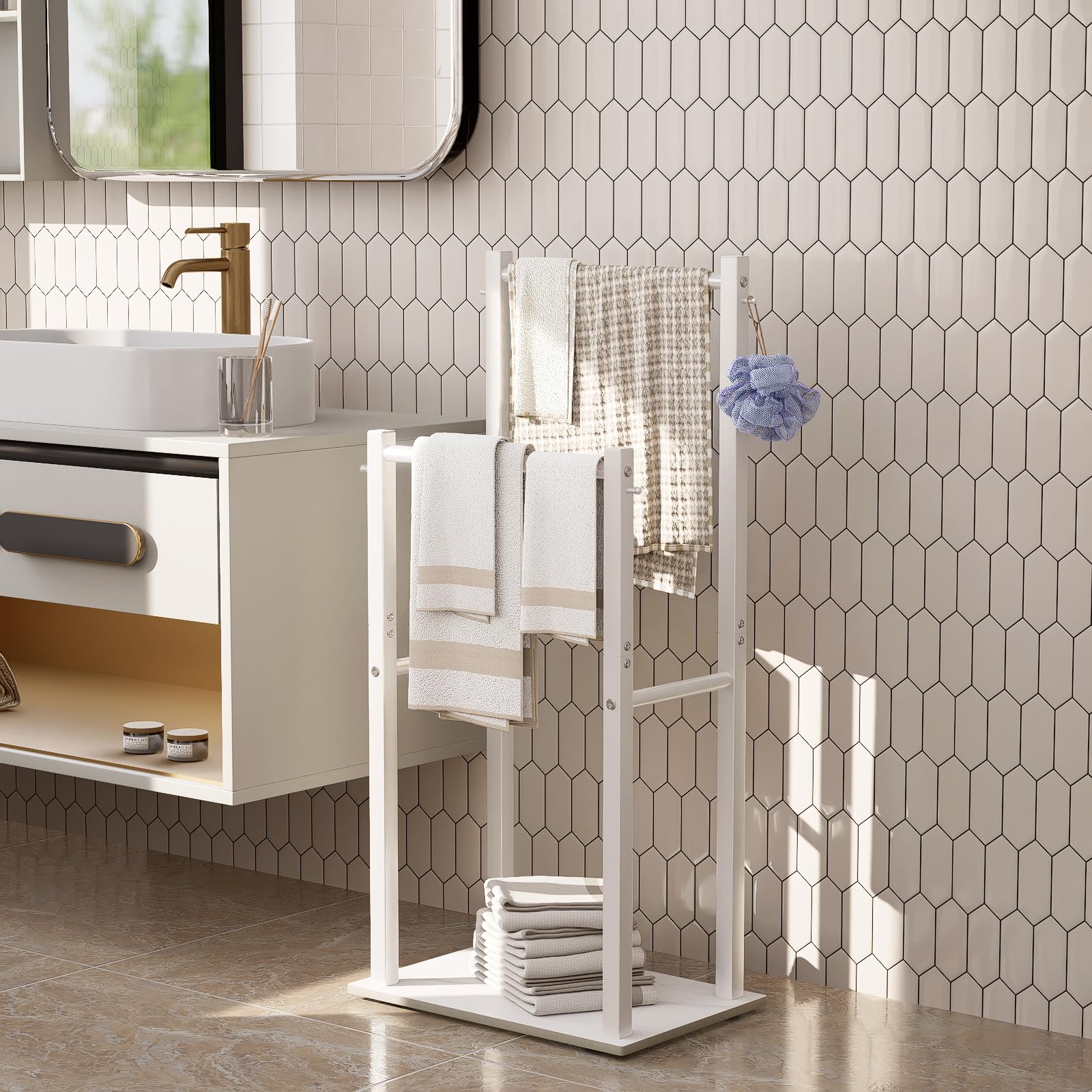 Yawinhe Portasciugamani da Terra, Porta Asciugamani Bagno con 2 Bracci, Accessori da Bagno,Organizzatore per Asciugamani, Coperte, Vestiti, 39x26x80cm, Bianco, SMJ002W-