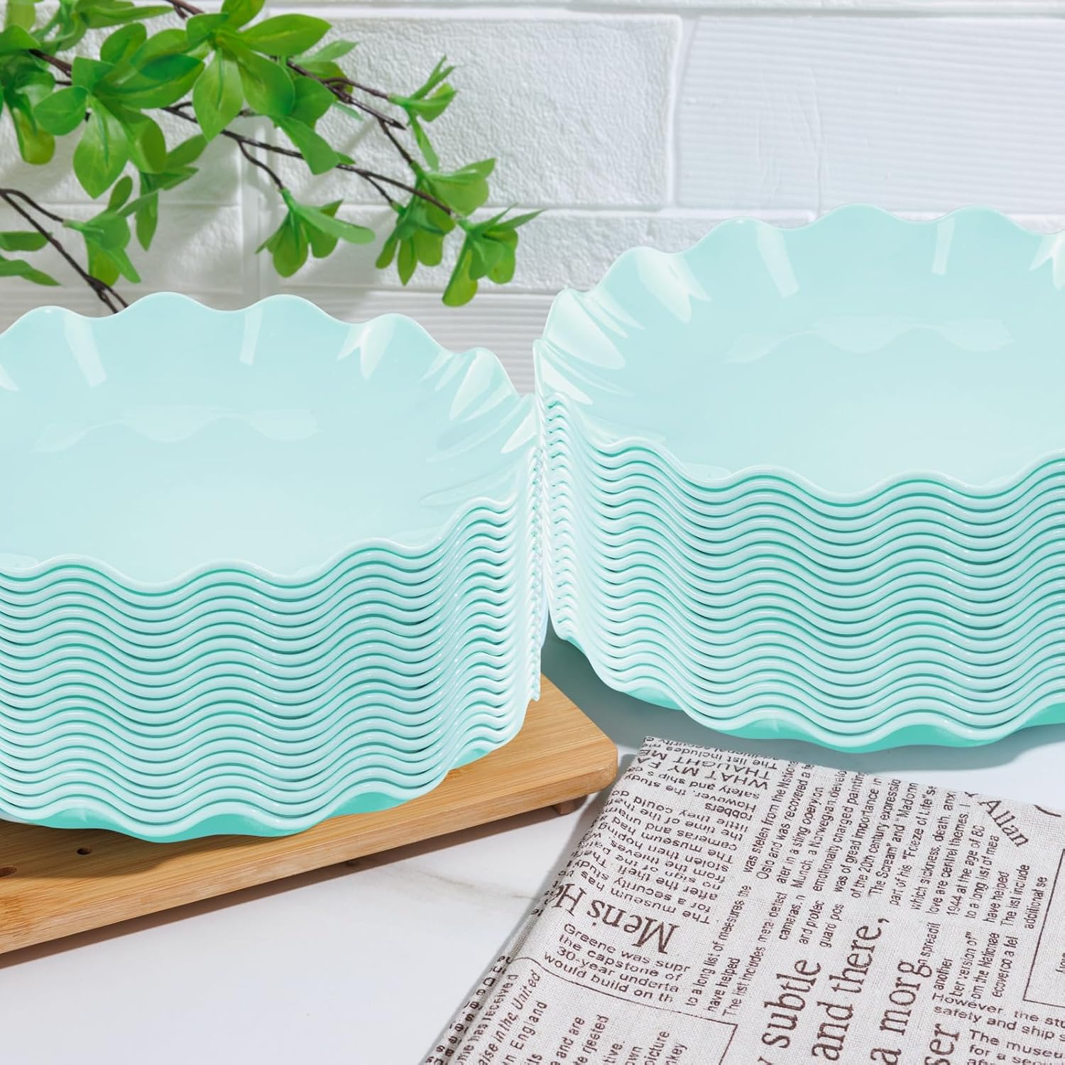LIYH 20 Pcs 10 Inch Ice Blue Plastic Plates Reusable - Unbreakable Light Blue Scalloped Plastic Outdoor Plates Dishwasher Safe for Easter Party
