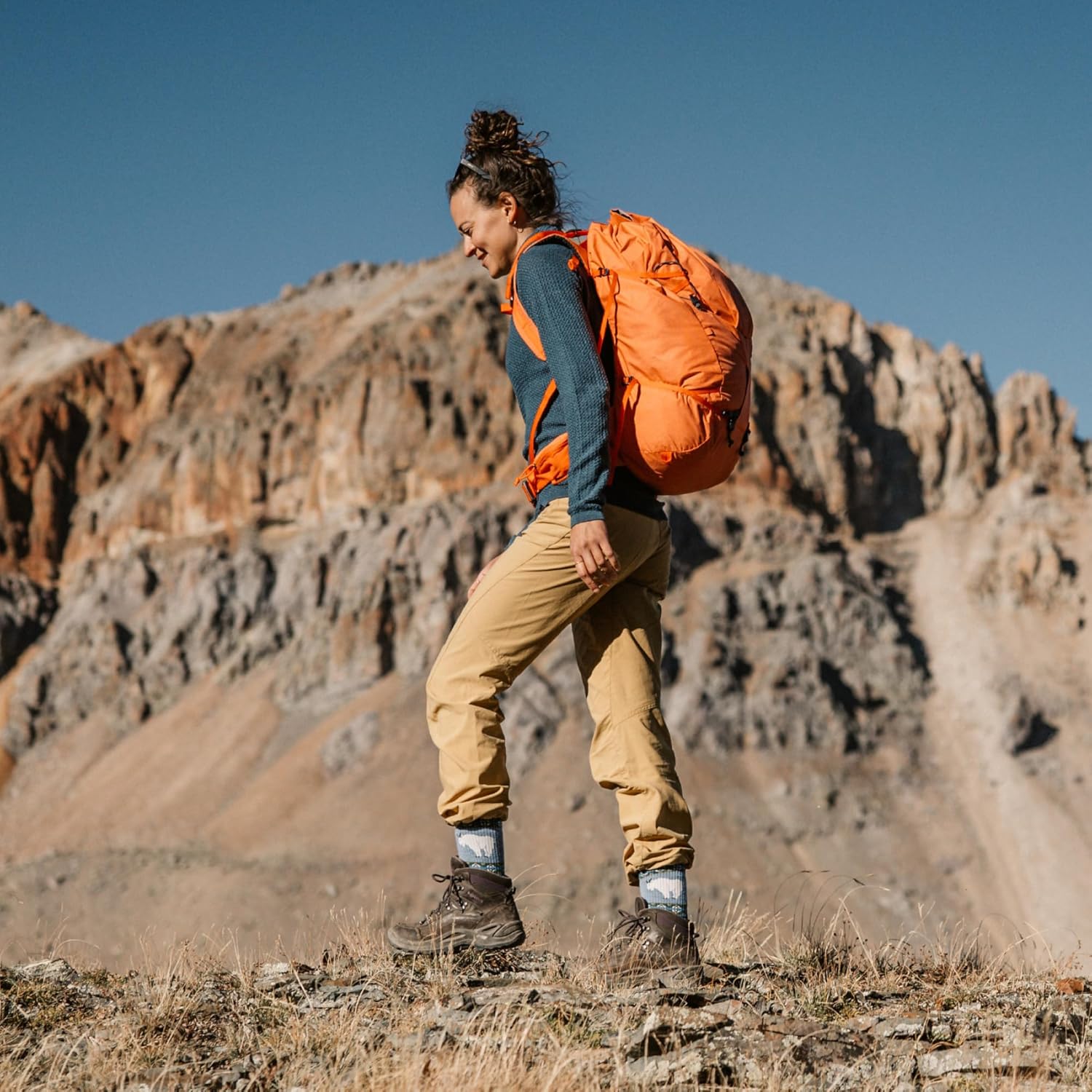 Darn Tough Women’s Vanna Grizzle Boot Midweight Hiking Socks, Merino Wool Crew, Breathable Lightweight Hiking Gear