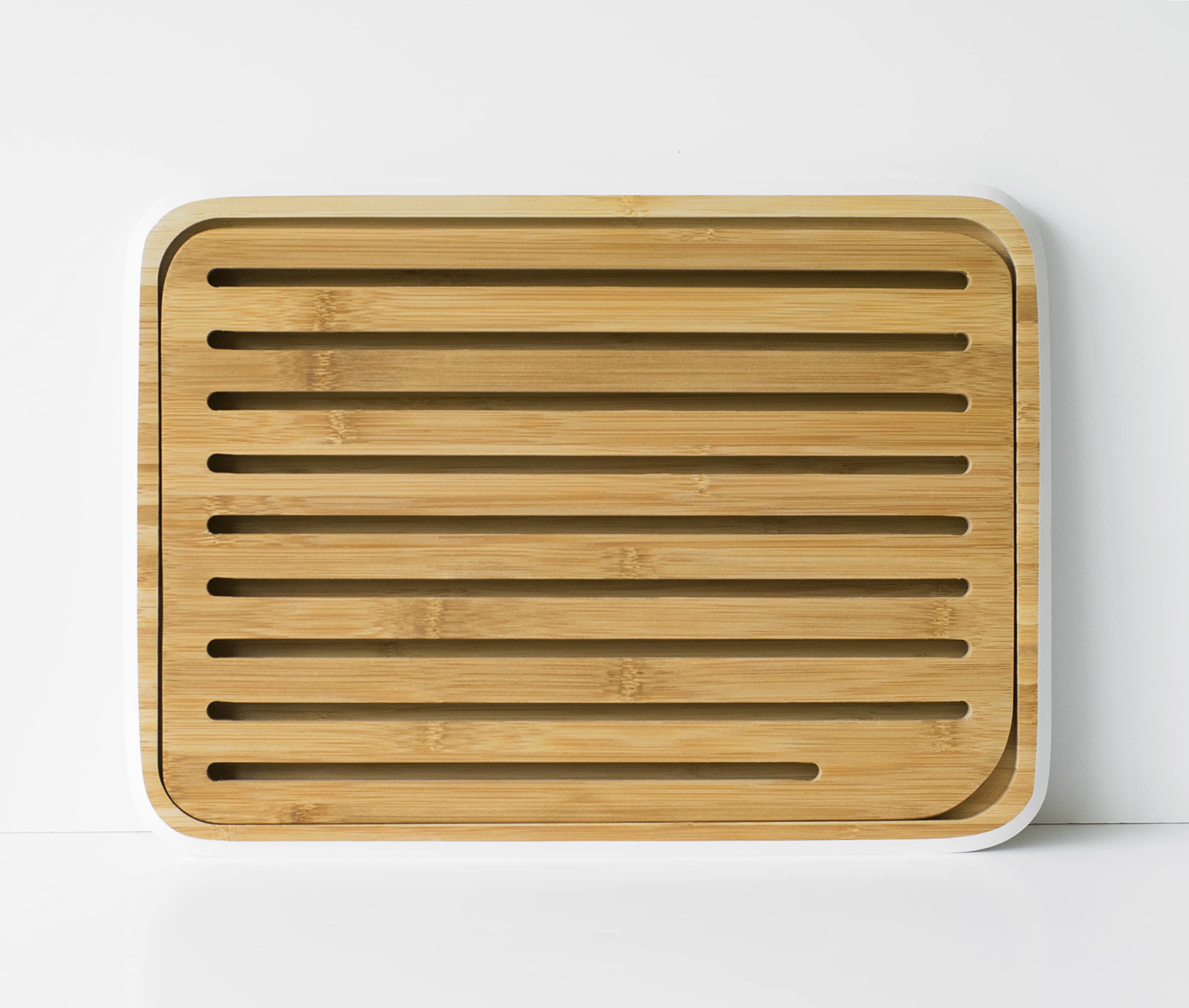 Pebbly - Grande Planche à Pain Blanche en Bambou Naturel - 36 x 26 cm - Avec Grille Amovible - Matériau Naturel et Résistant | Découpe et Nettoyage Facile, Grille Amovible, Planche Esthétique pour Cuisine