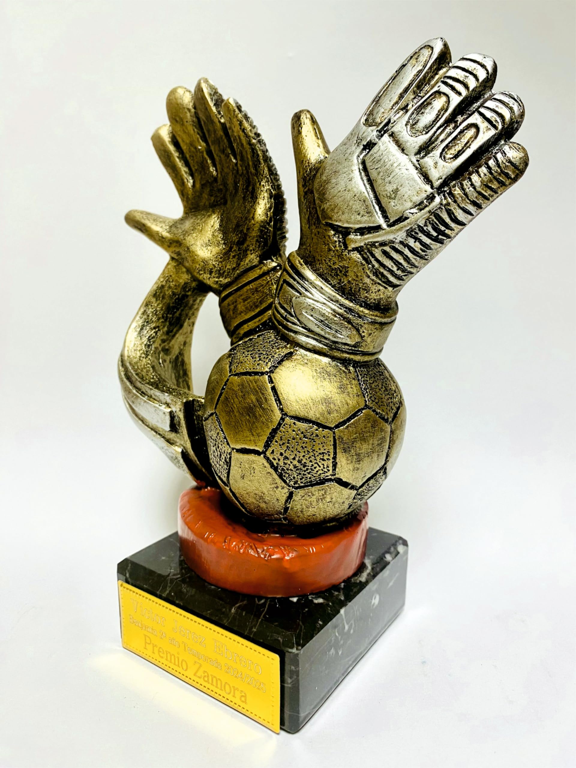 Trofeo Portero Fútbol GRABADO Premio Zamora PERSONALIZADO guantes y balón color dorado de 19cm de altura