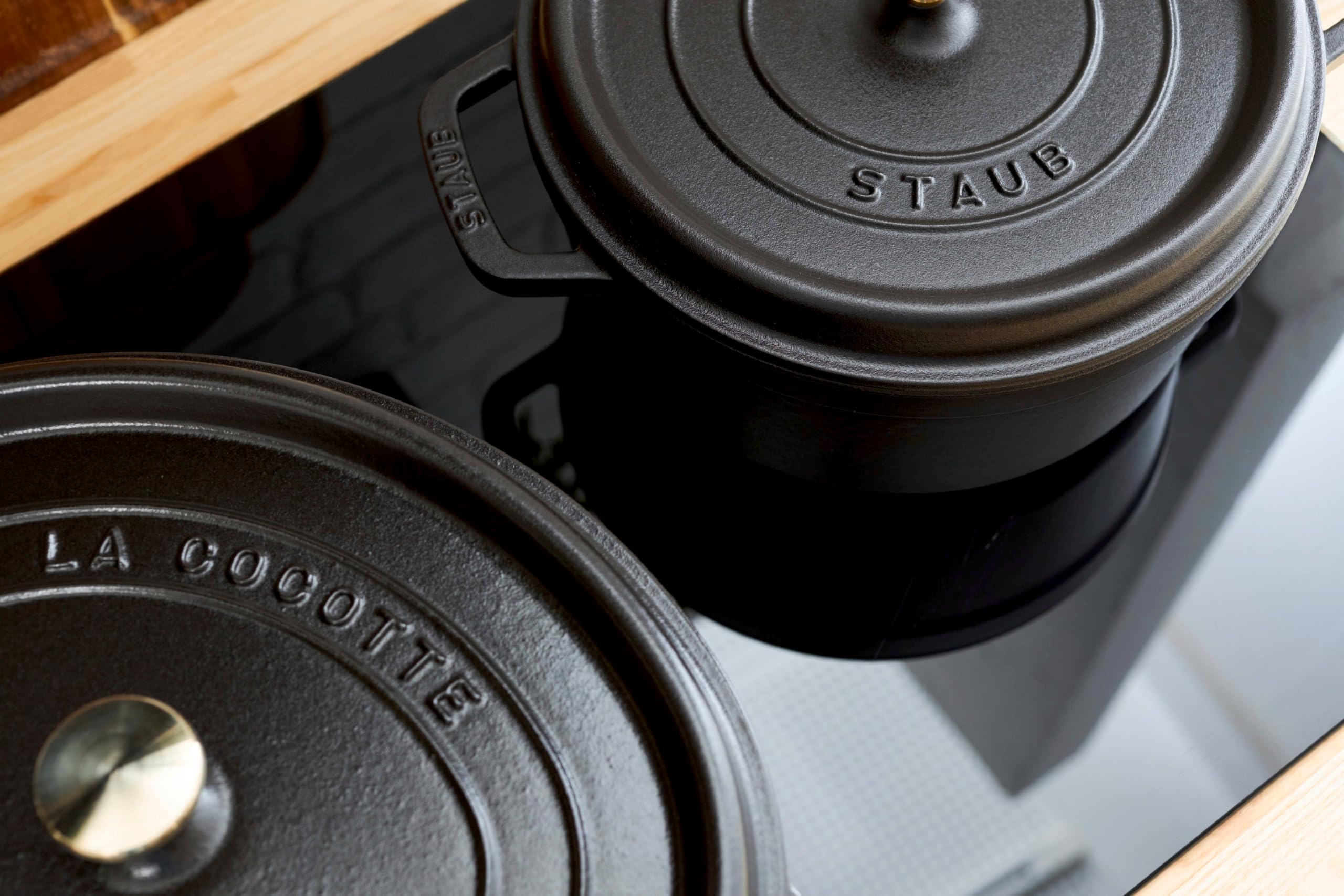 STAUB Cocotte en fonte, faitout tous feux dont induction, ronde, 24 cm, 3,8 L, Made in France, noir