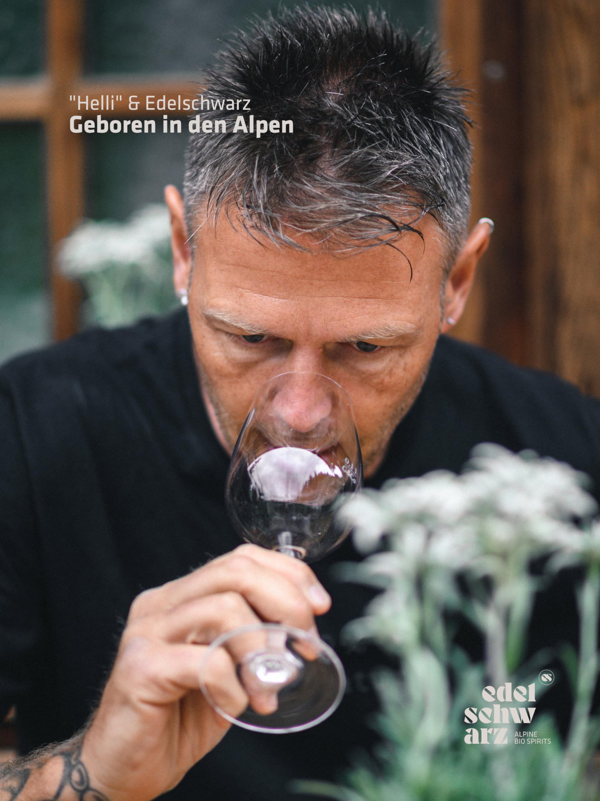 edelschwarz Alpine Bio Gin, 500 ml, 47% vol. - premium handcrafted London Dry Gin - 17 selezionati botanici biologici alpini - Qualità Made in Alto Adige…