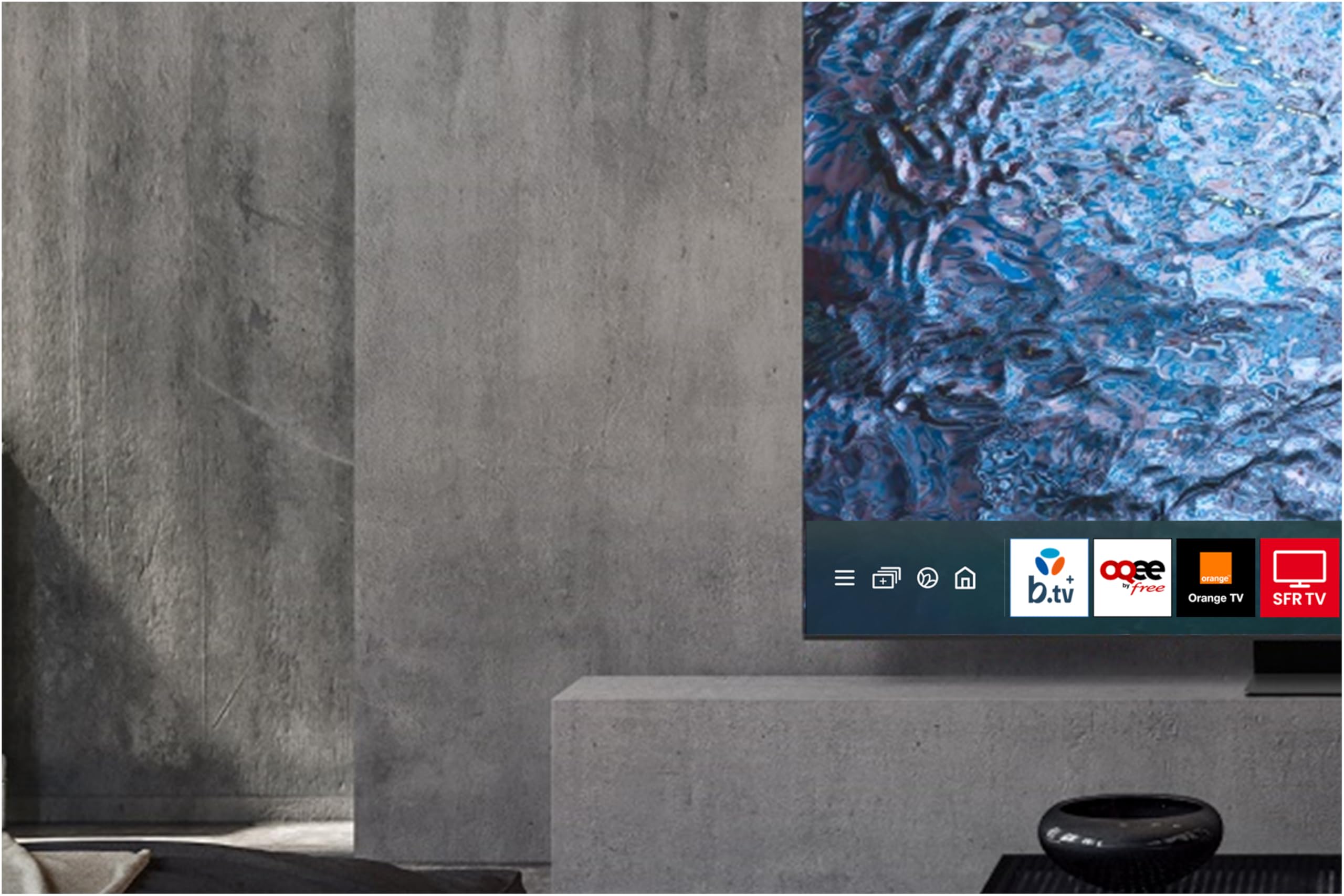 Samsung TV Crystal UHD 4K 2024 55DU8005 Smart TV de 55" avec des Couleurs Incroyables, Le Meilleur Smart TV, Pied à Hauteur Réglable et Tous Les Haut-parleurs Simultanément avec Q-Symphony