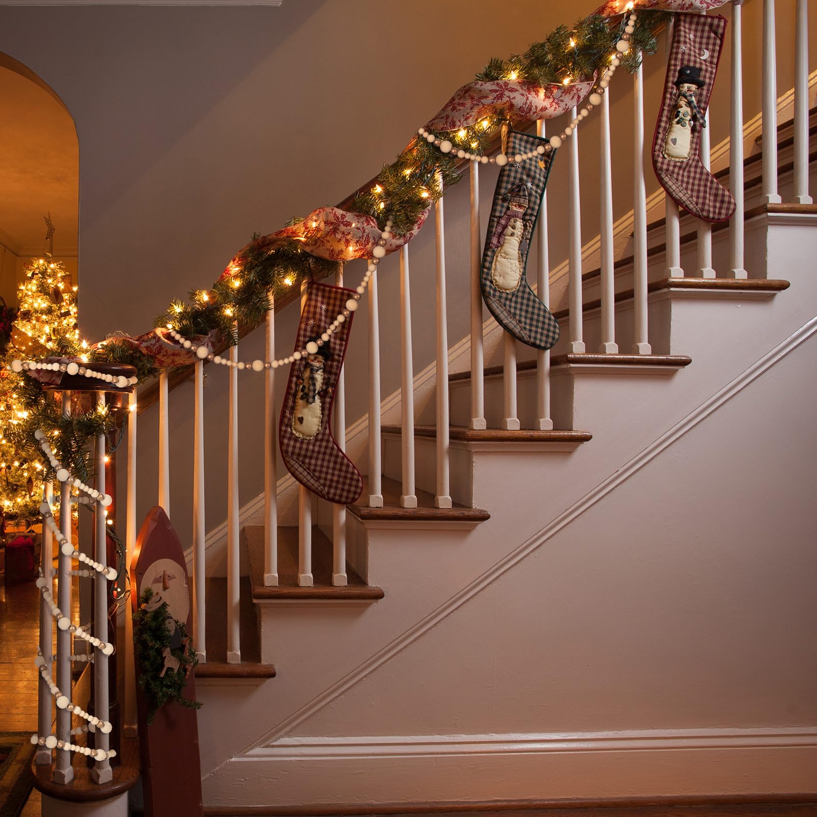 Lot de 4 guirlandes de perles en bois à suspendre pour sapin de Noël - 22 m - Blanc et doré - Décoration de Noël rustique - Décoration d'intérieur pour table, mur, vacances, cheminée