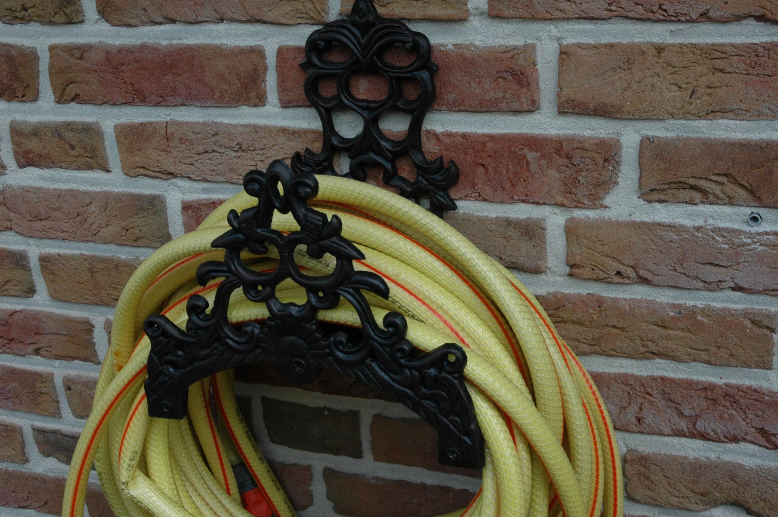 Esschert - Soporte para manguera de jardín, color marrón envejecido