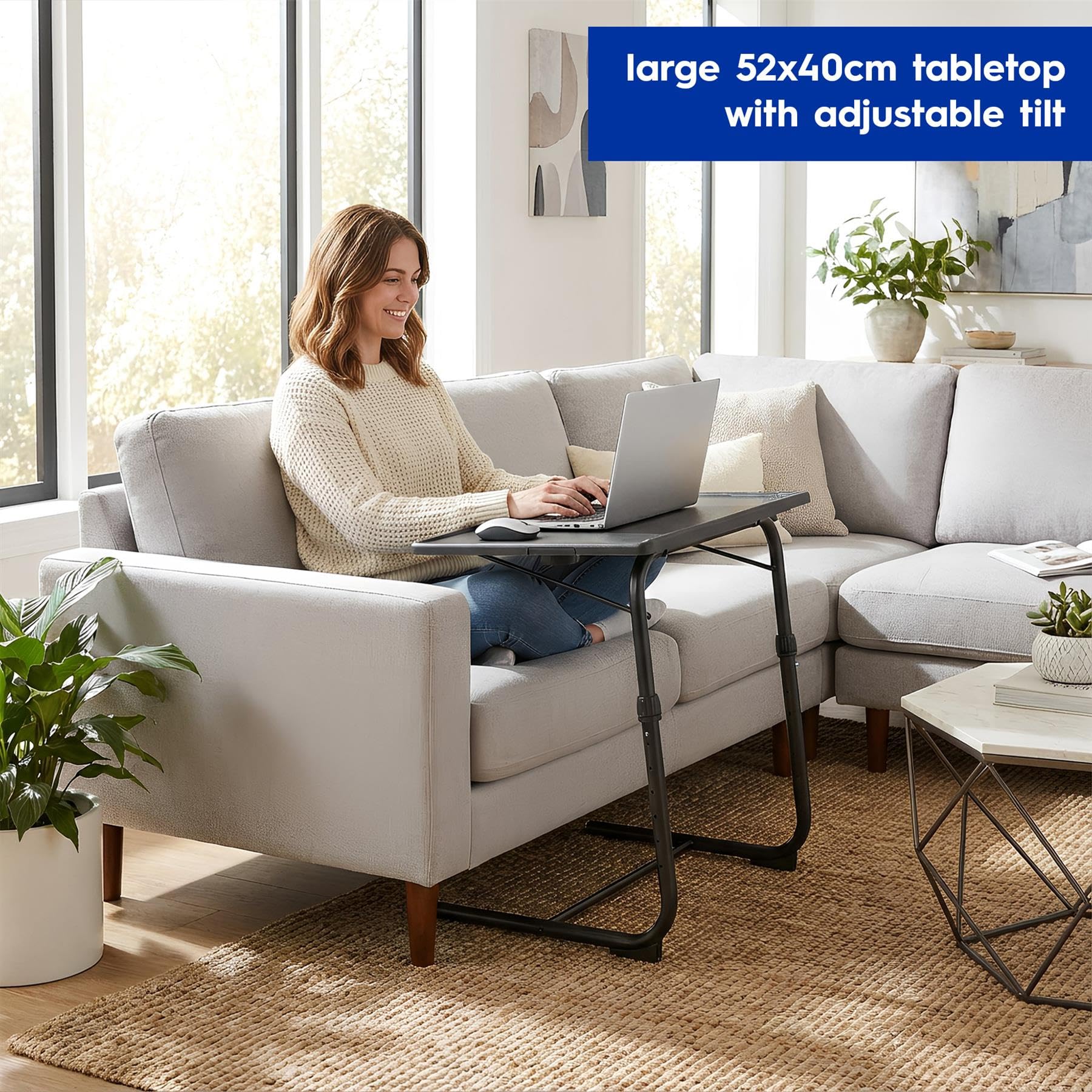 Table pour Ordinateur Portable Pliante et Réglable en Hauteur - Noir - 1x Petit Pliable Bureau à Domicile avec Plan de Travail en Plastique, Cadre Métallique et Porte-Gobelet - par Harbour Housewares