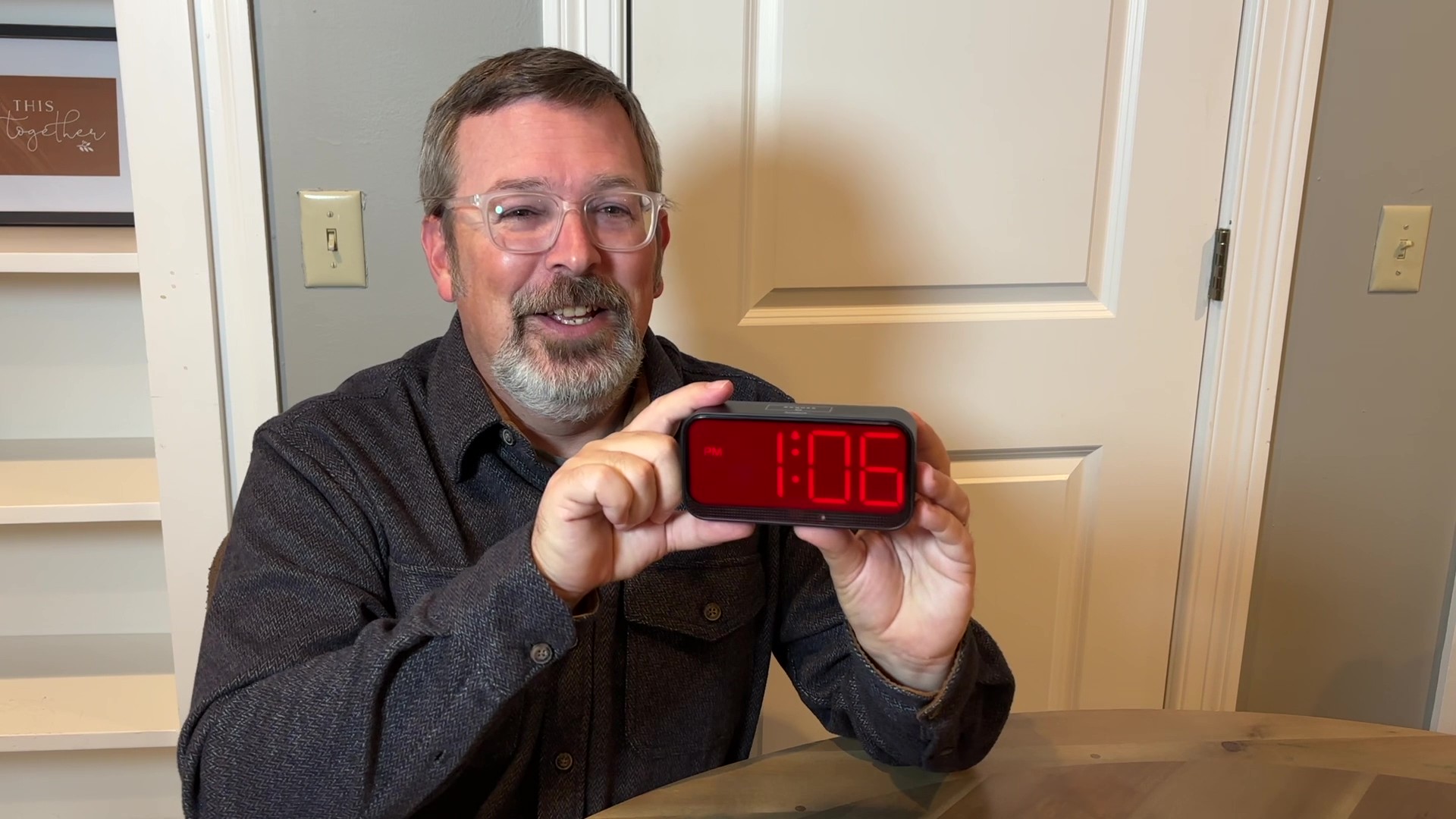 Amazon.com: Acedeck Battery Operated Small Alarm Clock for Bedroom