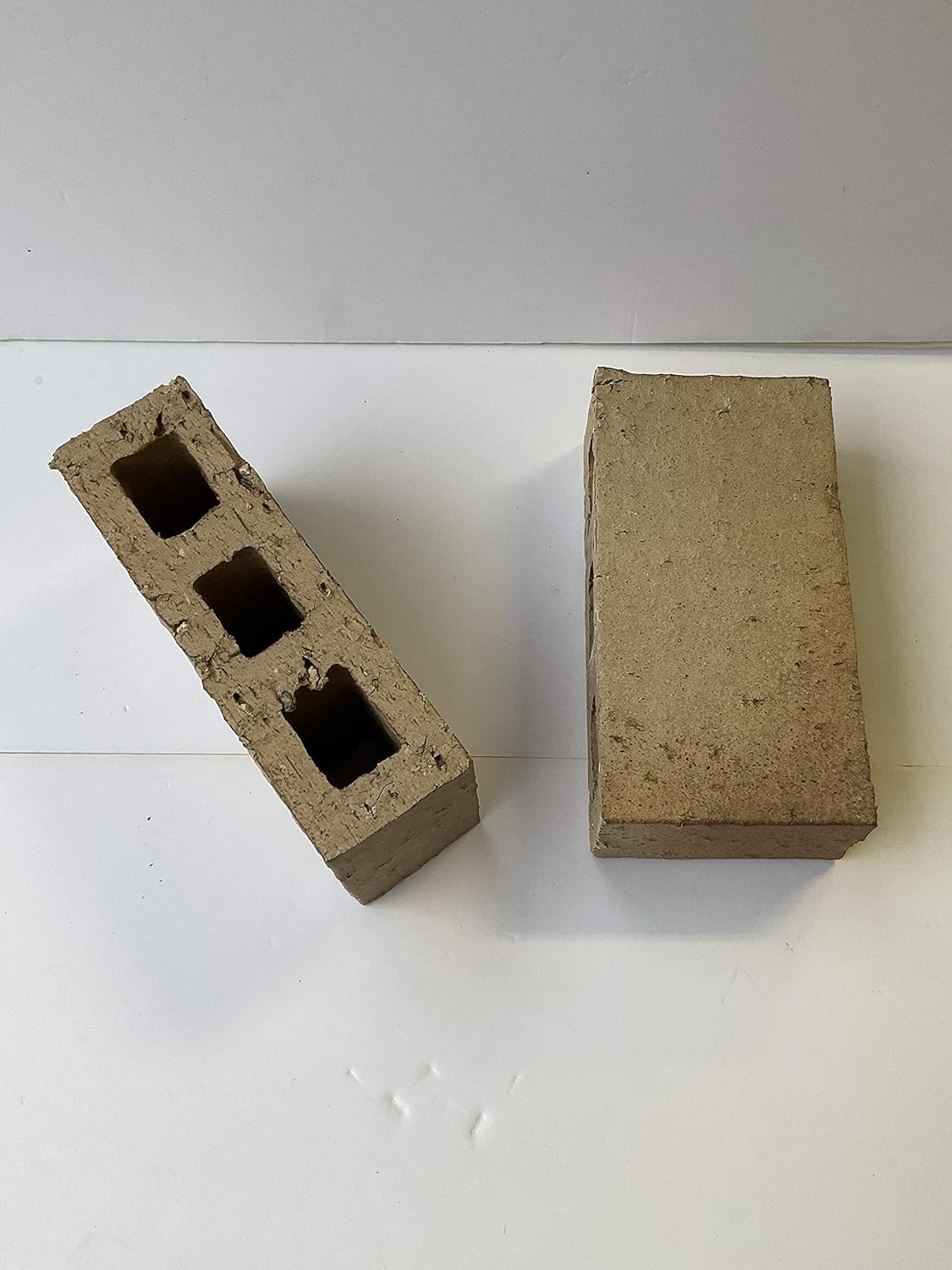 空洞レンガ２つ穴 新品 200個 空洞レンガ2つ穴 新品 200個