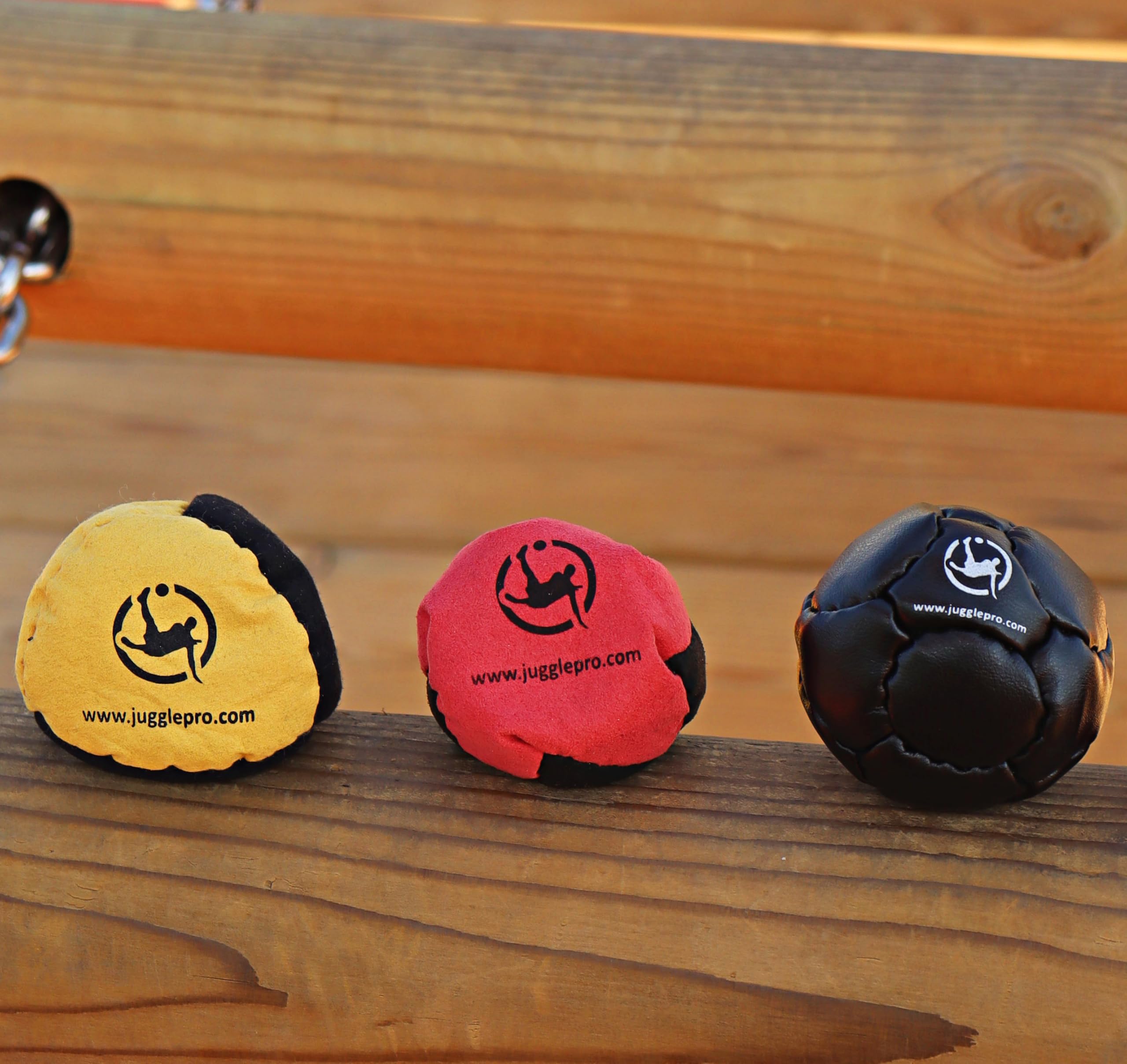 Footbag Hacky Sack Classic –3er Set hackisack bälle Handgenäht mit verstärkten Nähten & Amara Ultra Suede – Jonglierbälle für Anfänger & Profis – Für Indoor & Outdoor geeignet