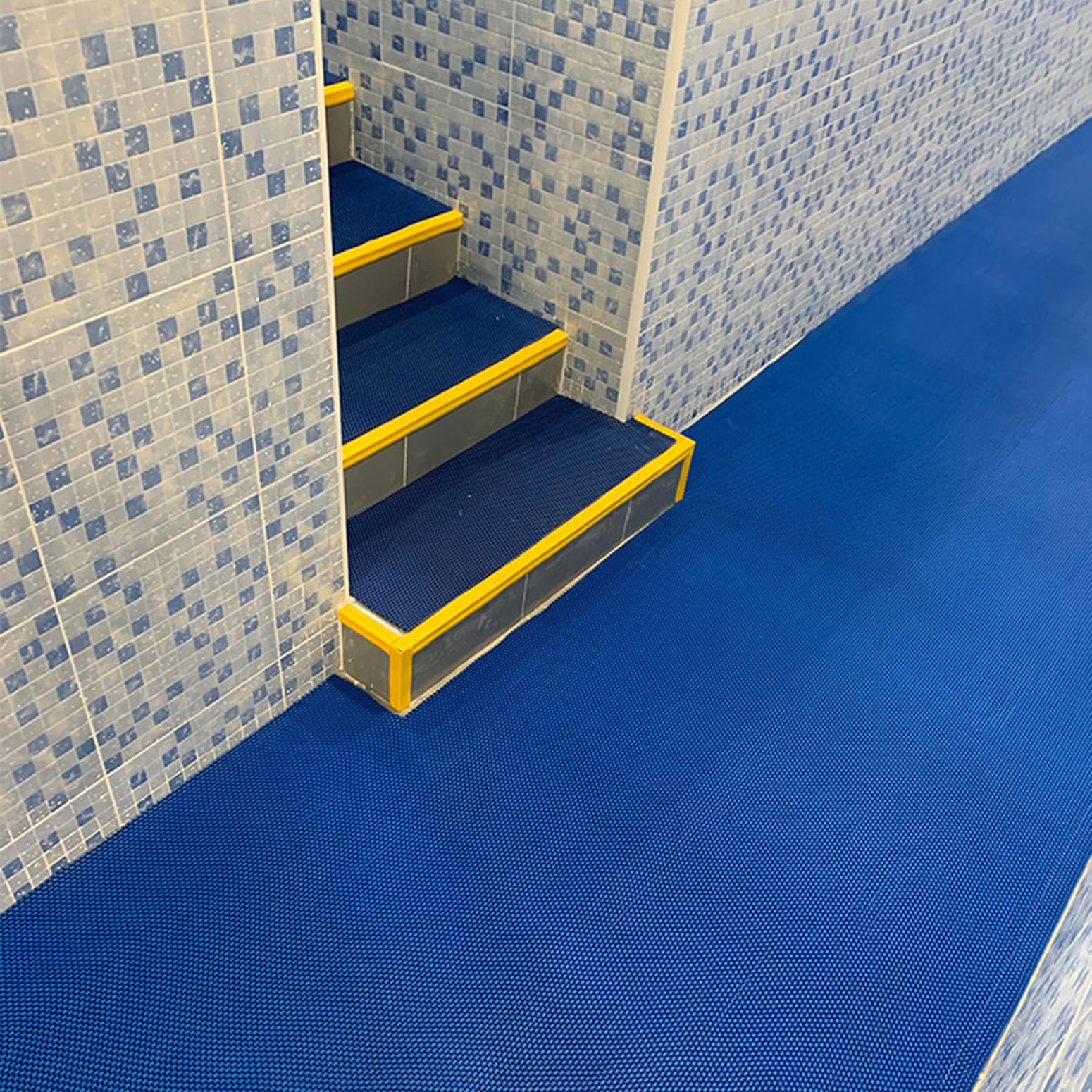 WLWLEO Drainage Non Slip Flooring Mats Swimming Pool Bathroom Anti-Fatigue Rubber Matts 3x20 Ft Heavy Duty Commercial Anti Slip Floor Mats for Garage Restaurant Sauna SPA,Blue,0.9×6M — Amazon image 2