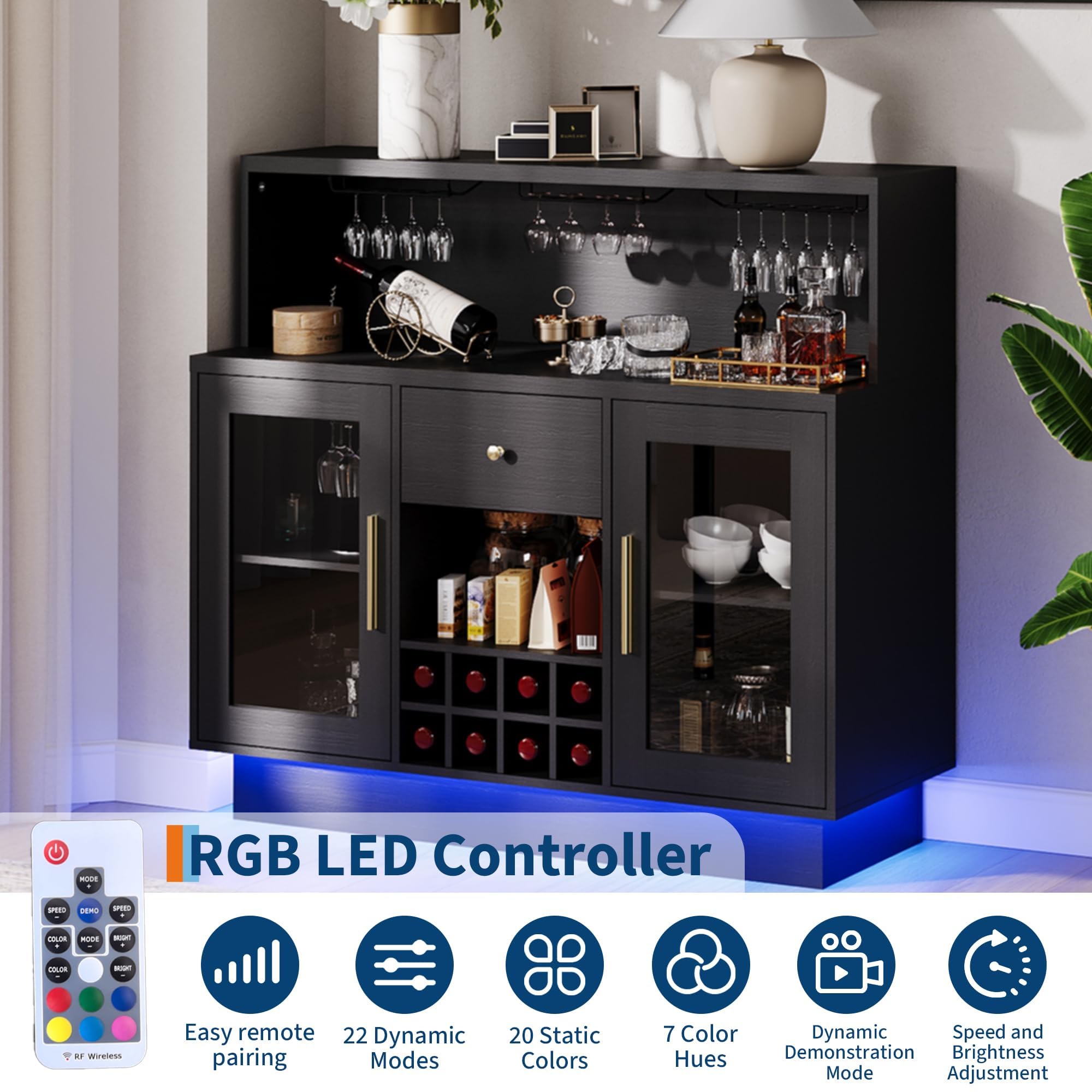 Garvee Modernes Wein- und Barschrank mit LED-Beleuchtung – Glashalter, Schublade, Steckdose, Platz für 8 Flaschen & 9-15 Gläser – Farbe: Schwarz