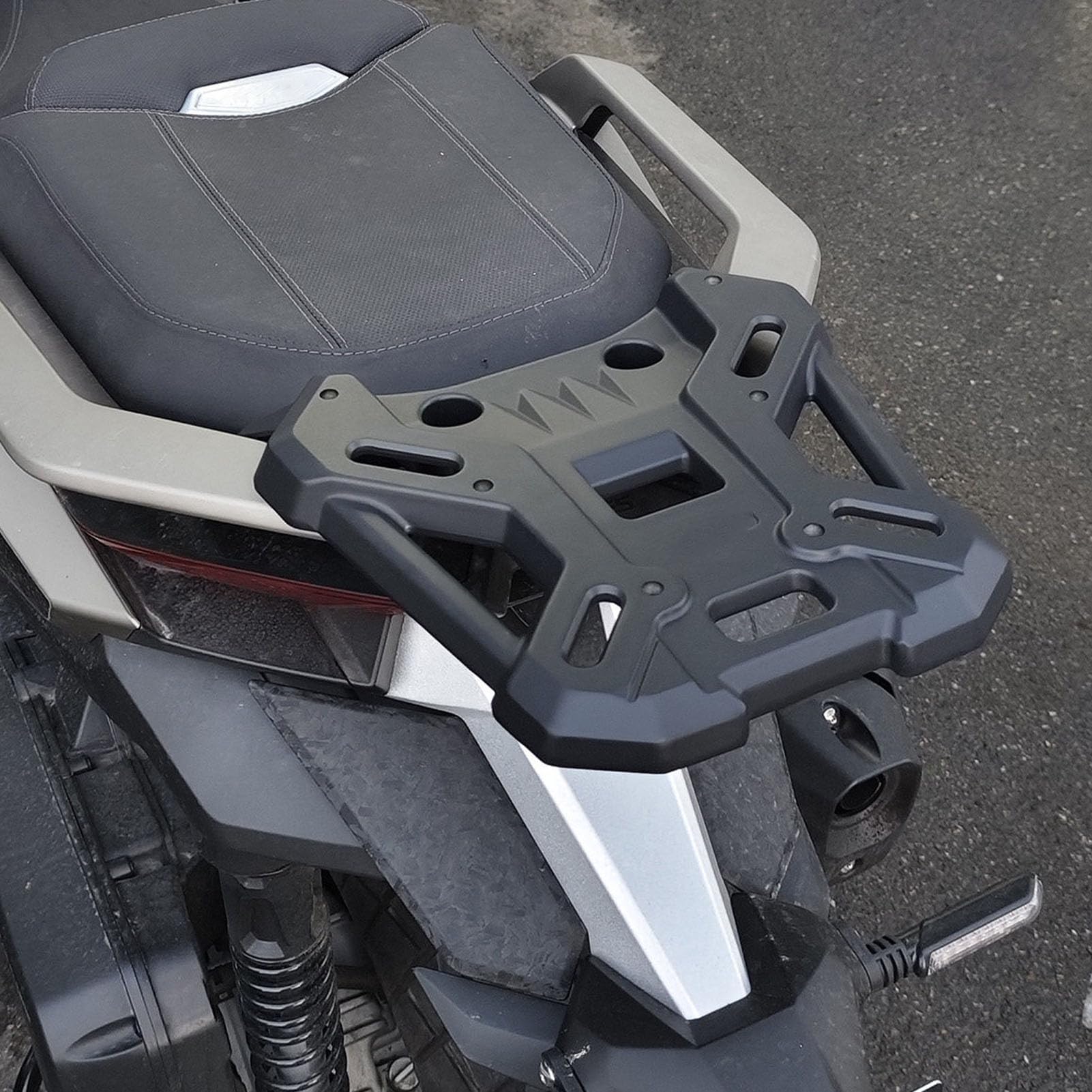 Portapacchi Posteriore per Moto, Resistente Supporto per Bauletto in Lega di Alluminio per Viaggiatori ZONTES 368G, Design Nero Leggero