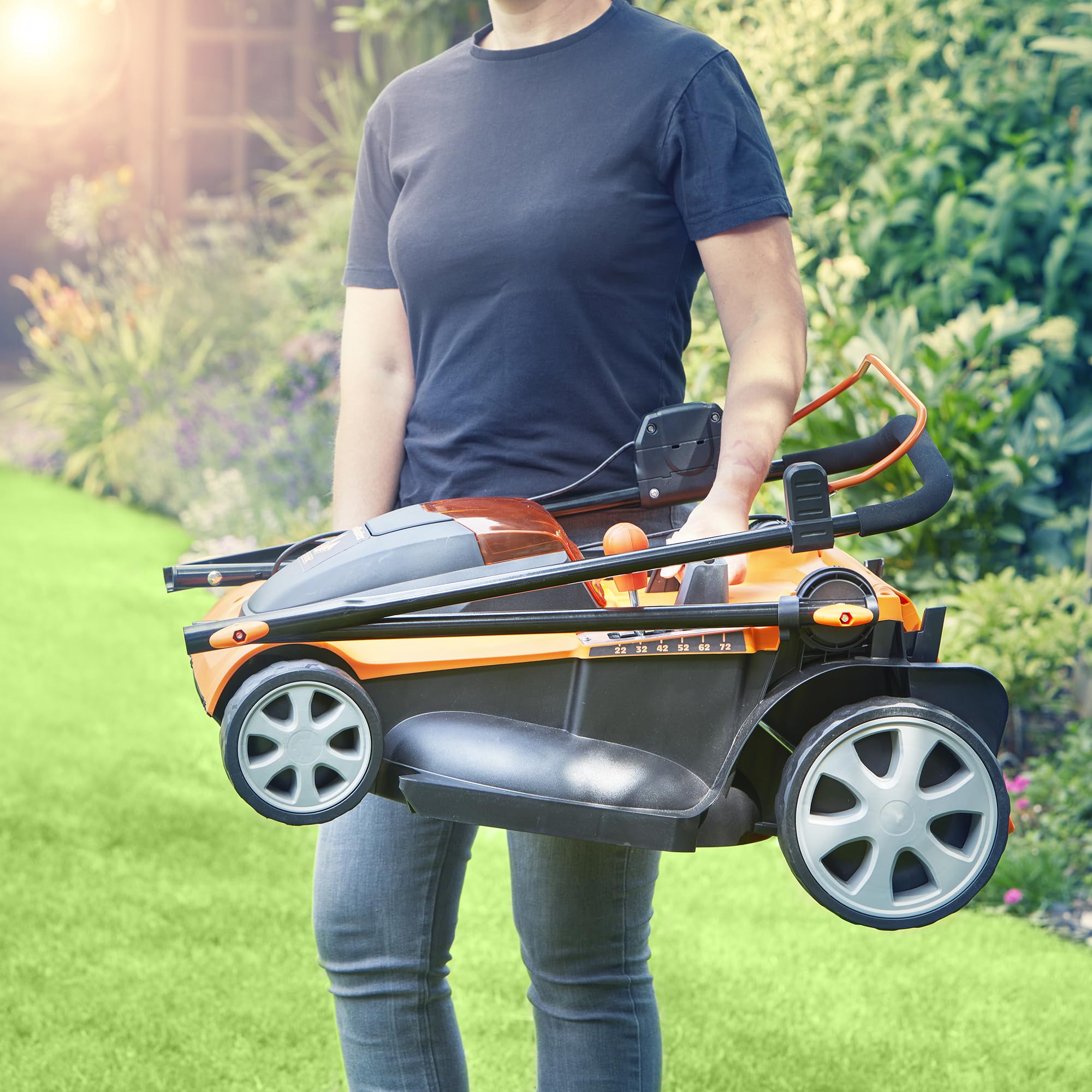 LawnMaster Cortacésped inalámbrico de 48 V y 41 cm con un Juego de Dos baterías de Iones de Litio MX 24 V 4,0 Ah, 2 Cargadores rápidos, Peine de Borde, Rodillo Trasero y función de mantillo.