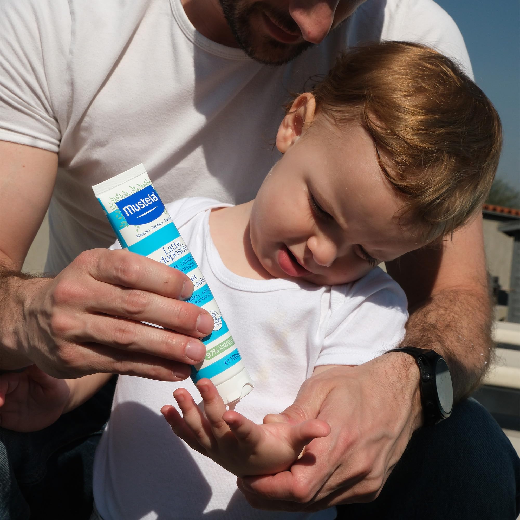 Mustela Latte Doposole, Viso, Corpo, Con Burro di Karité e Perseose di Avocado, Neonati, Bambini, Tutta la Famiglia - Lenisce la Pelle Arrossata dal Sole, Freschezza Immediata (125ml)