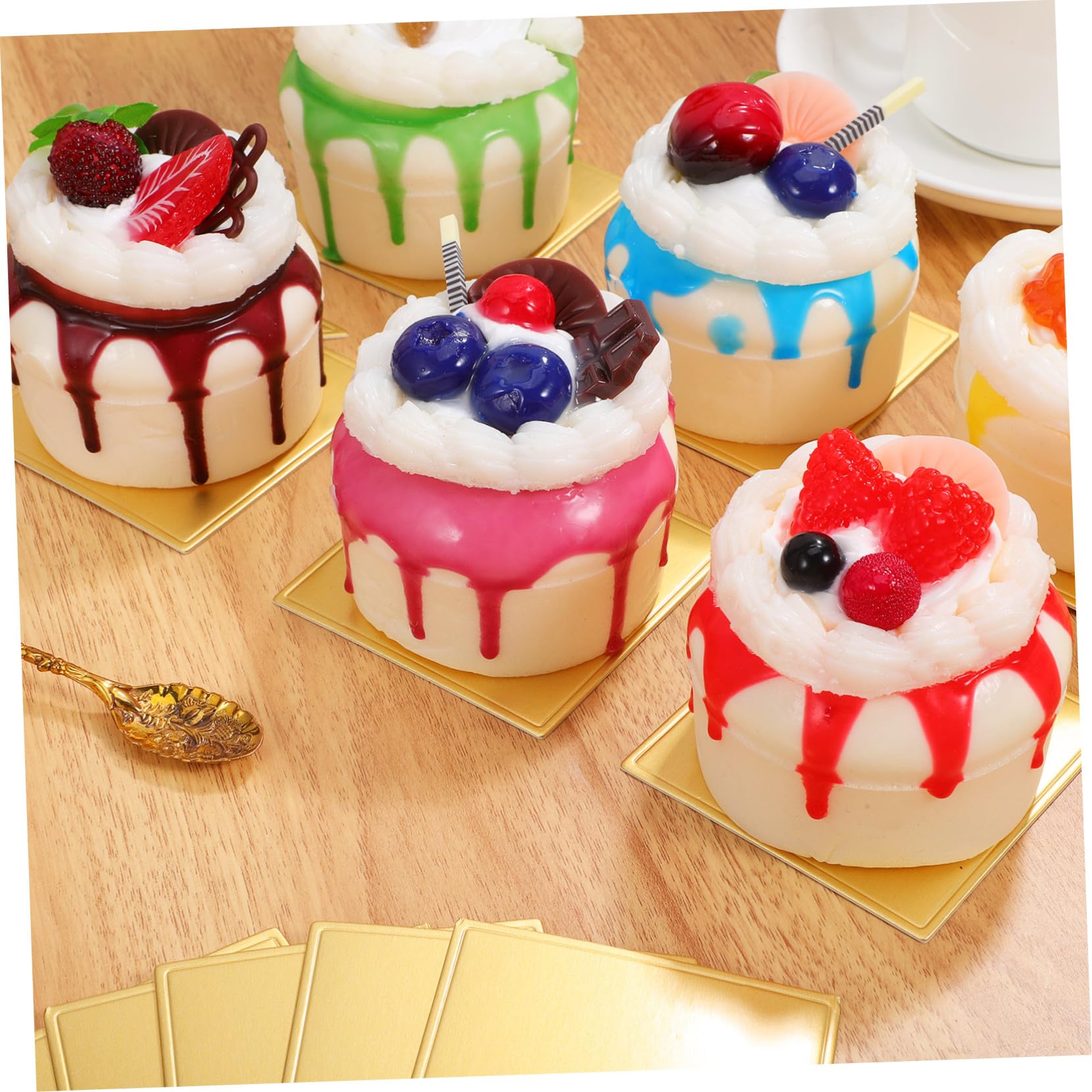 DOITOOL 100 Blatt Quadratische Mousse Kuchenböden aus Goldenem Papier Dekorative Tortenunterlage für Kuchenstütze und Elegantes Servieren