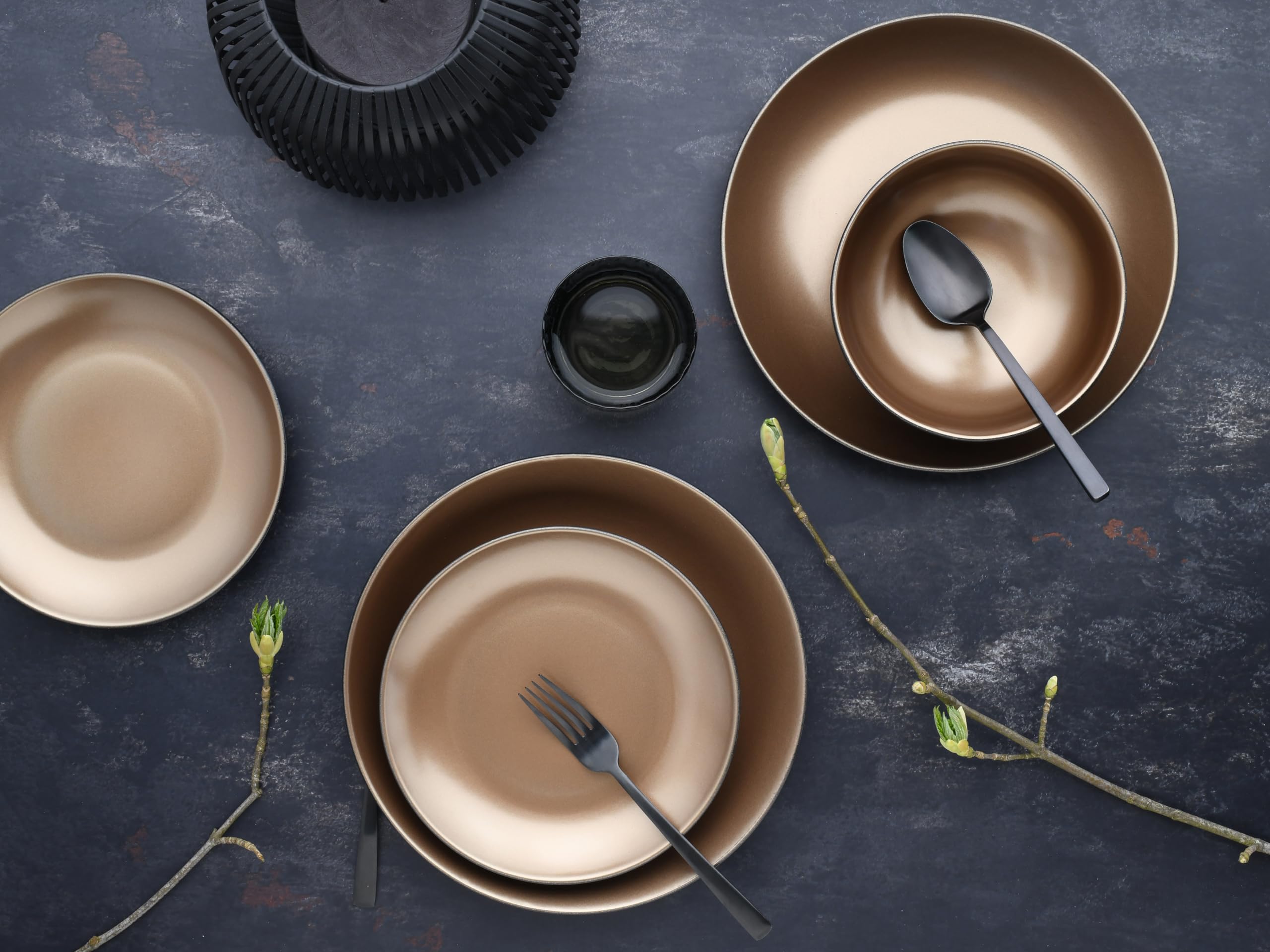 CreaTable, 23600, Serie GLAMOUR - Gold, 12-teiliges Geschirrset, Teller Set aus Steinzeug, spülmaschinen- und mikrowellengeeignet, Qualitätsproduktion