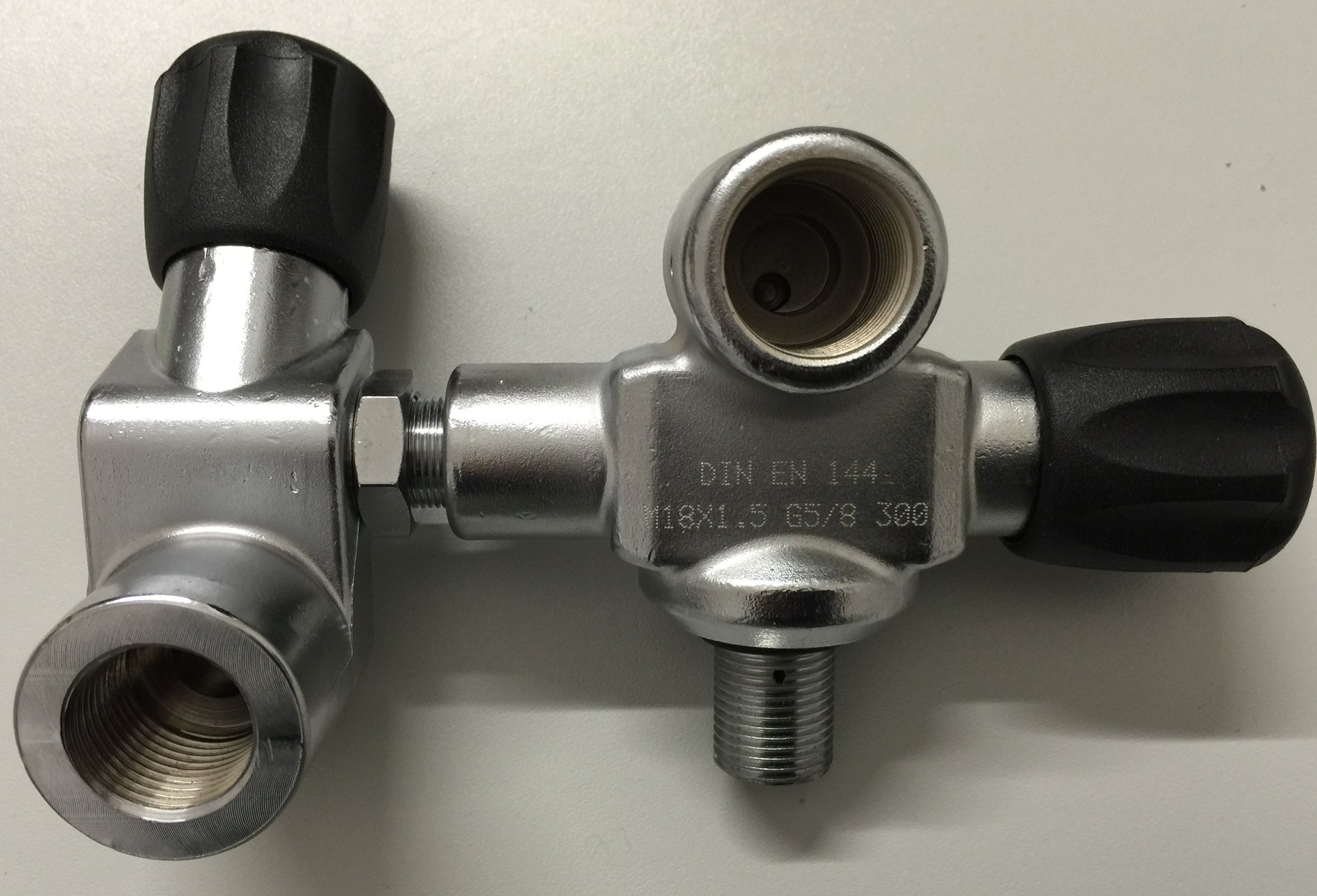 Double Valve droite Air Comprimé 300bar Bouteille Collier filetage M18 x 1,5
