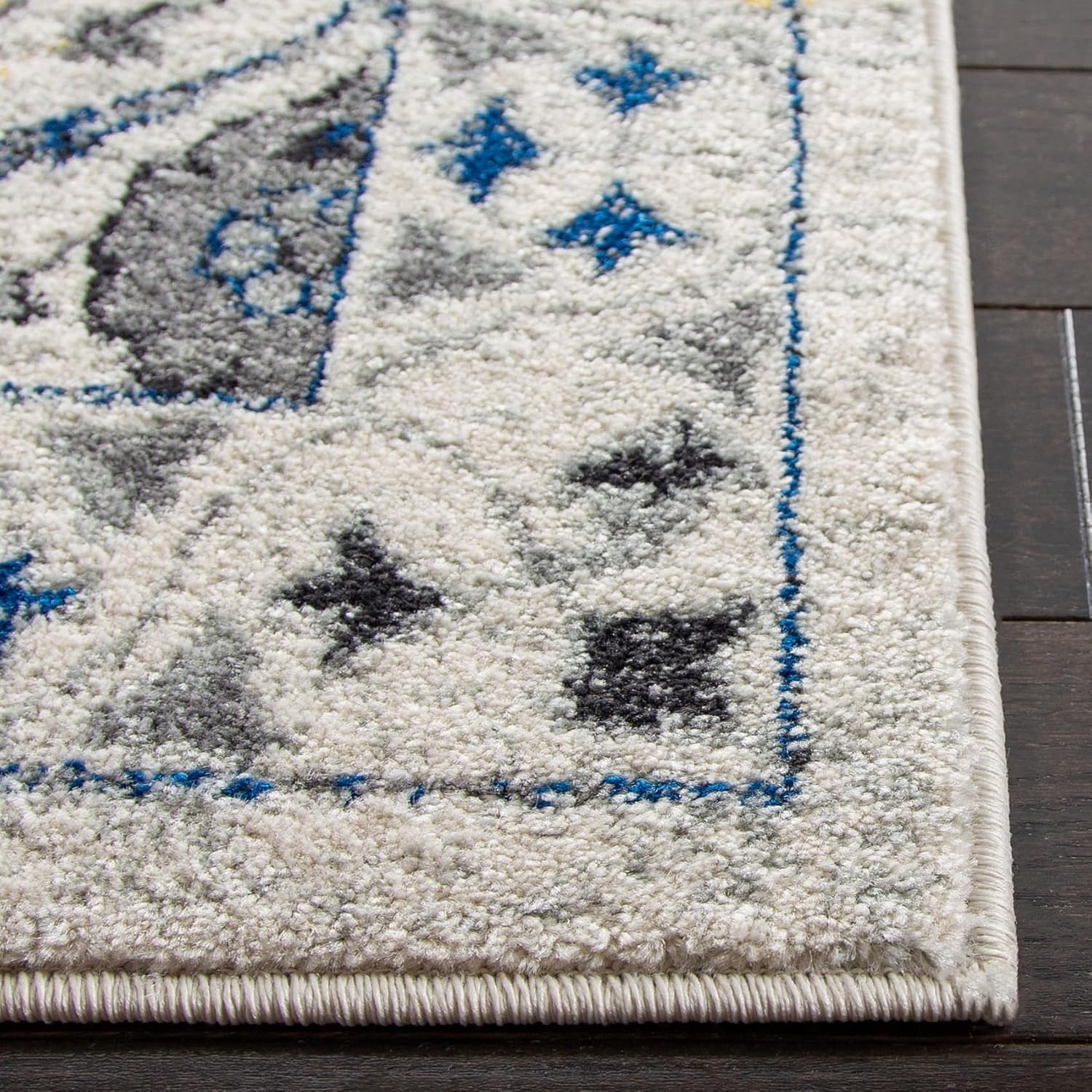 SAFAVIEH Evoke Collection 3' x 5' Ivory/Blue EVK210C Non-Shedding Living Room Bedroom Accent Rug