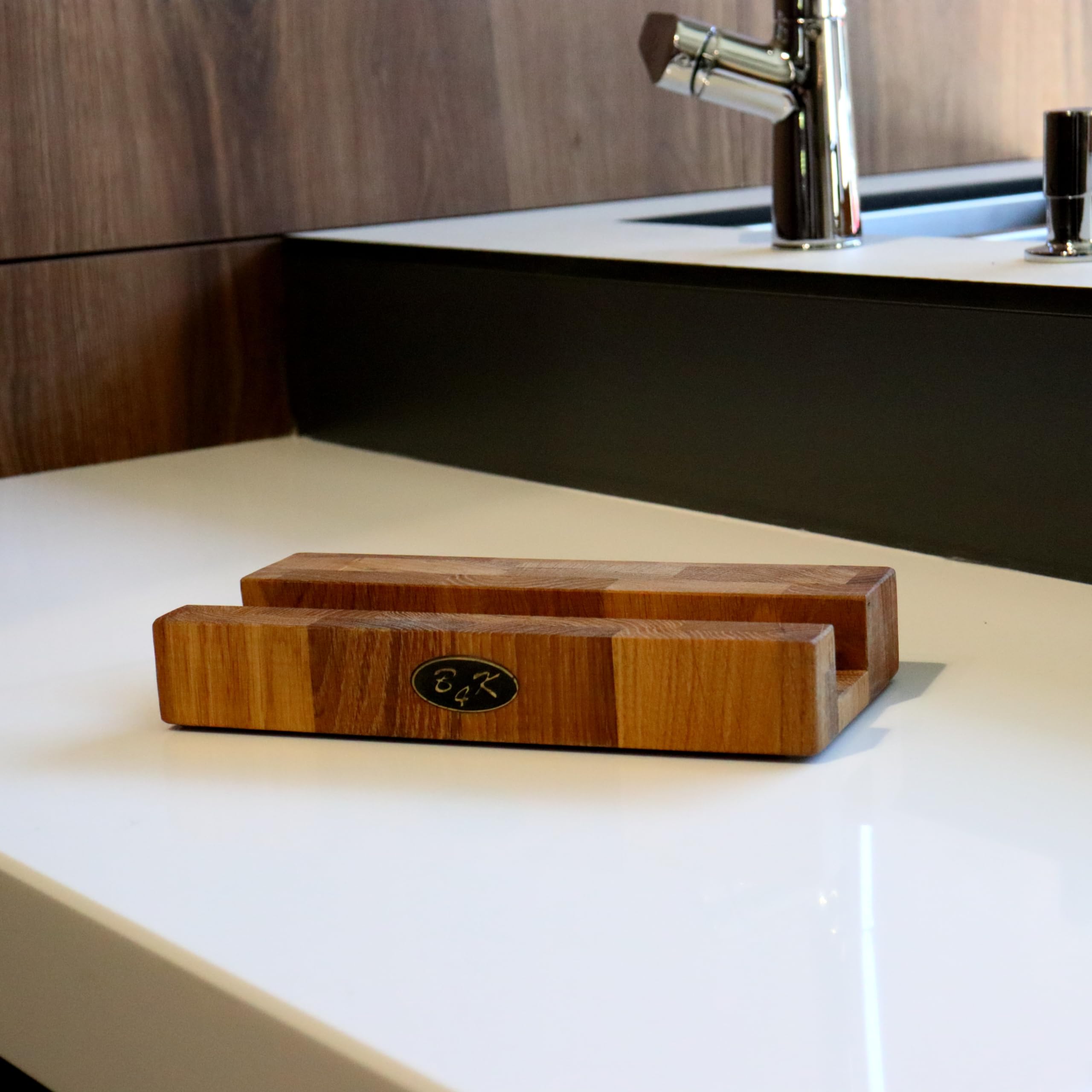 B4K® Supporto per tagliere in rovere – Robusto supporto per tagliere in legno e blocco di legno (4 cm di spessore) | antiscivolo e durevole | progettato per tavole di 4 cm di spessore