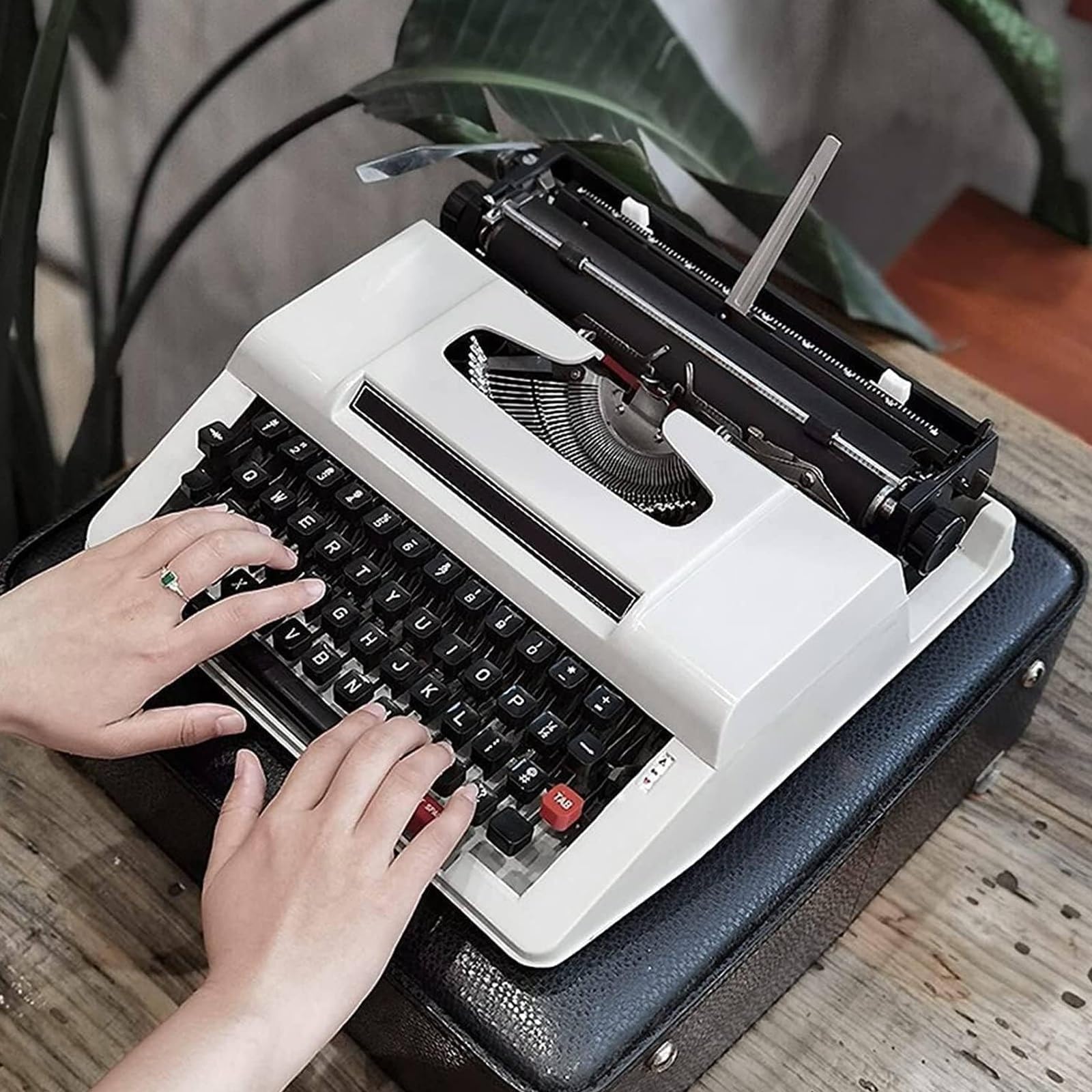 Ręczna maszyna do pisania - Vintage Mechanical Portable Writing Tool for Notes and Nostalgic Collections