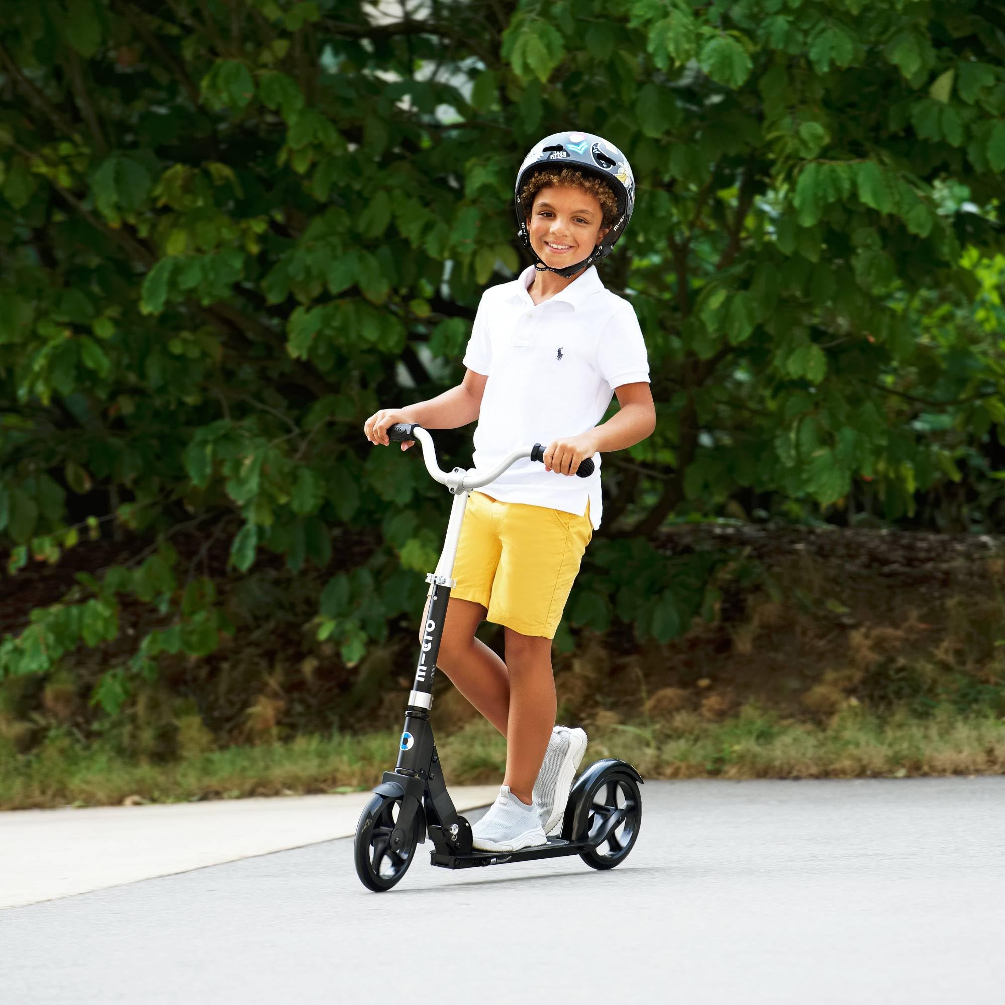 Casco Infantil Micro® con Luz Trasera y Cierre Magnético 250g
