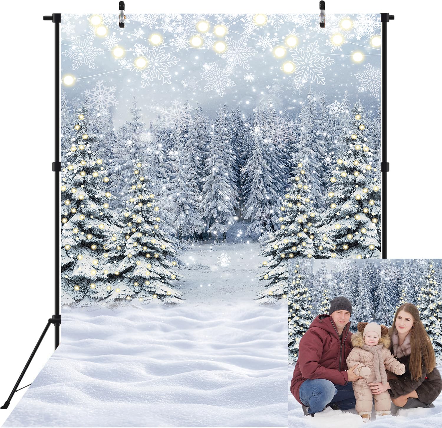 Décor de fête de Noël forêt de pins et neige artificielle pour photographie premium