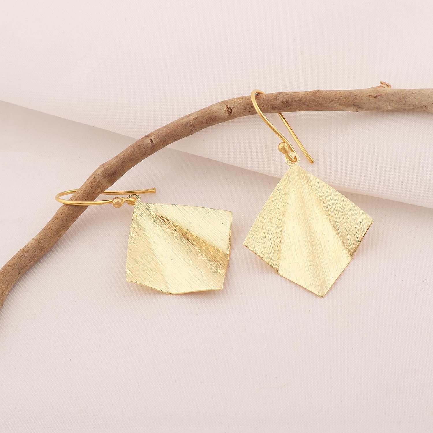Generic Guntaas Gems Style Metal Earring Fancy Shape Brass Gold Plated Beautiful Drop & Dangle Earring Velentineday Gift For Her.., See The Picture, AM-3474