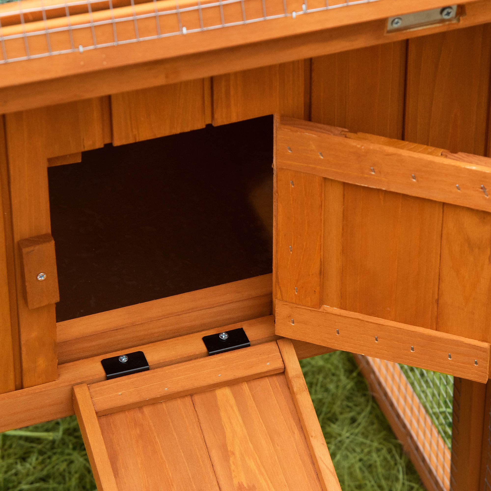 PawHut Conejera de Madera Exterior Jaula para Conejos de 2 Niveles 156x58x68 cm con Techo Asfáltico 2 Corrales de Metal Bandeja Extraíble 2 Puertas Ventana y Rampa Natural