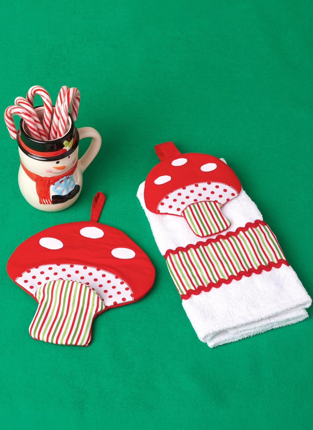 McCall's M8545OS Kitchen Holiday Décor and Apron Sewing Pattern Packet, Design Code M8545, Sizes One Size