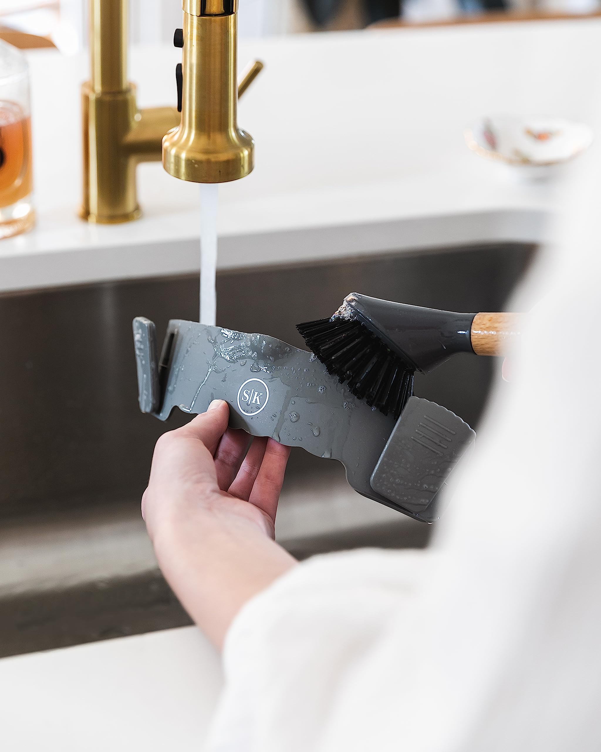 The Silione - Colador de silicona con clip para cocina, se adapta a la mayoría de ollas, sartenes, cuencos, ideal para pasta, verduras, frutas, no tóxico, sin BPA (paquete de 2, verde, gris)