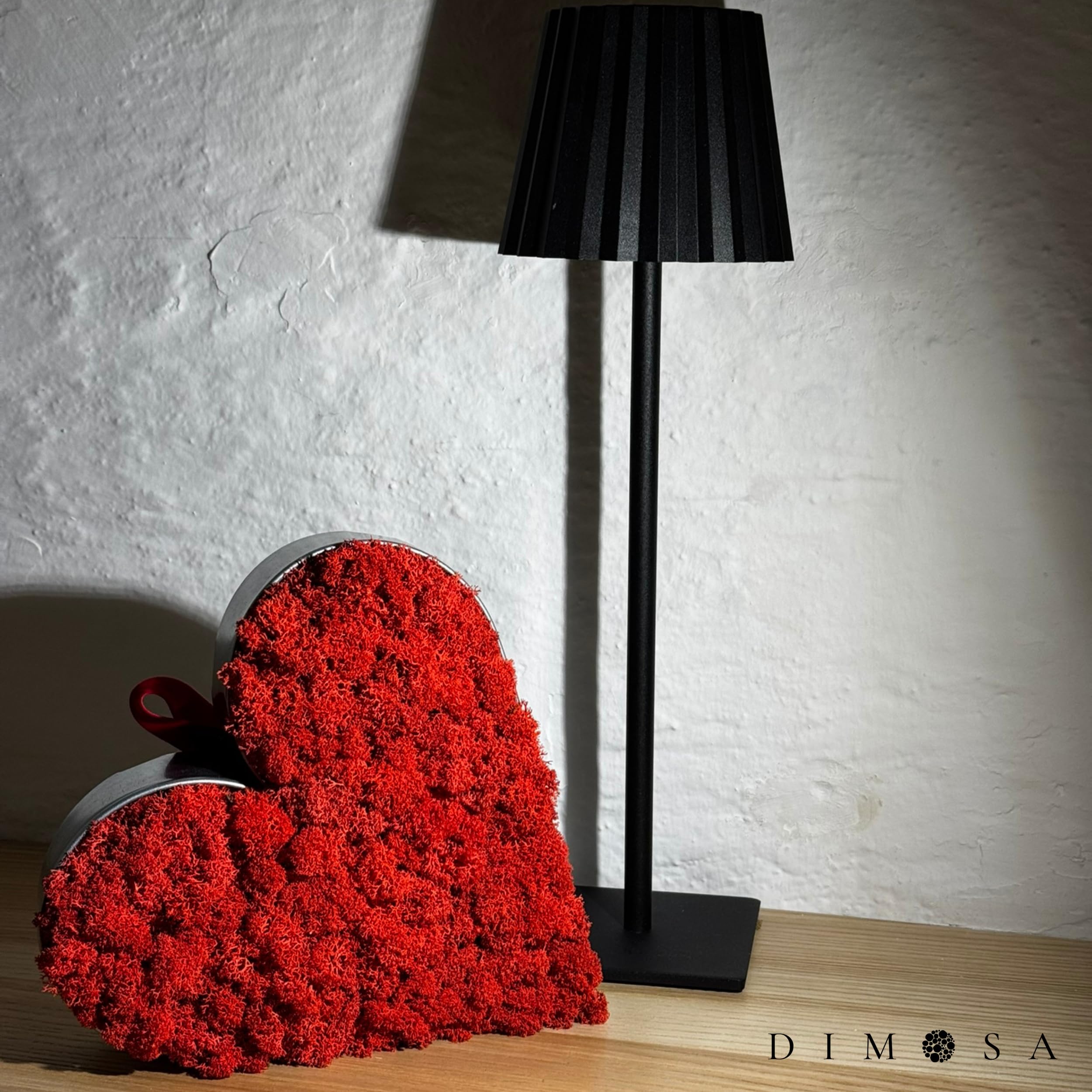 DIMOSA Herz „Red Passion“ aus Stahlblech & echtem Rentiermoos. Perfekt für Valentinstag, Hochzeit, Jahrestag, Muttertag oder als liebevolles Wohnaccessoire