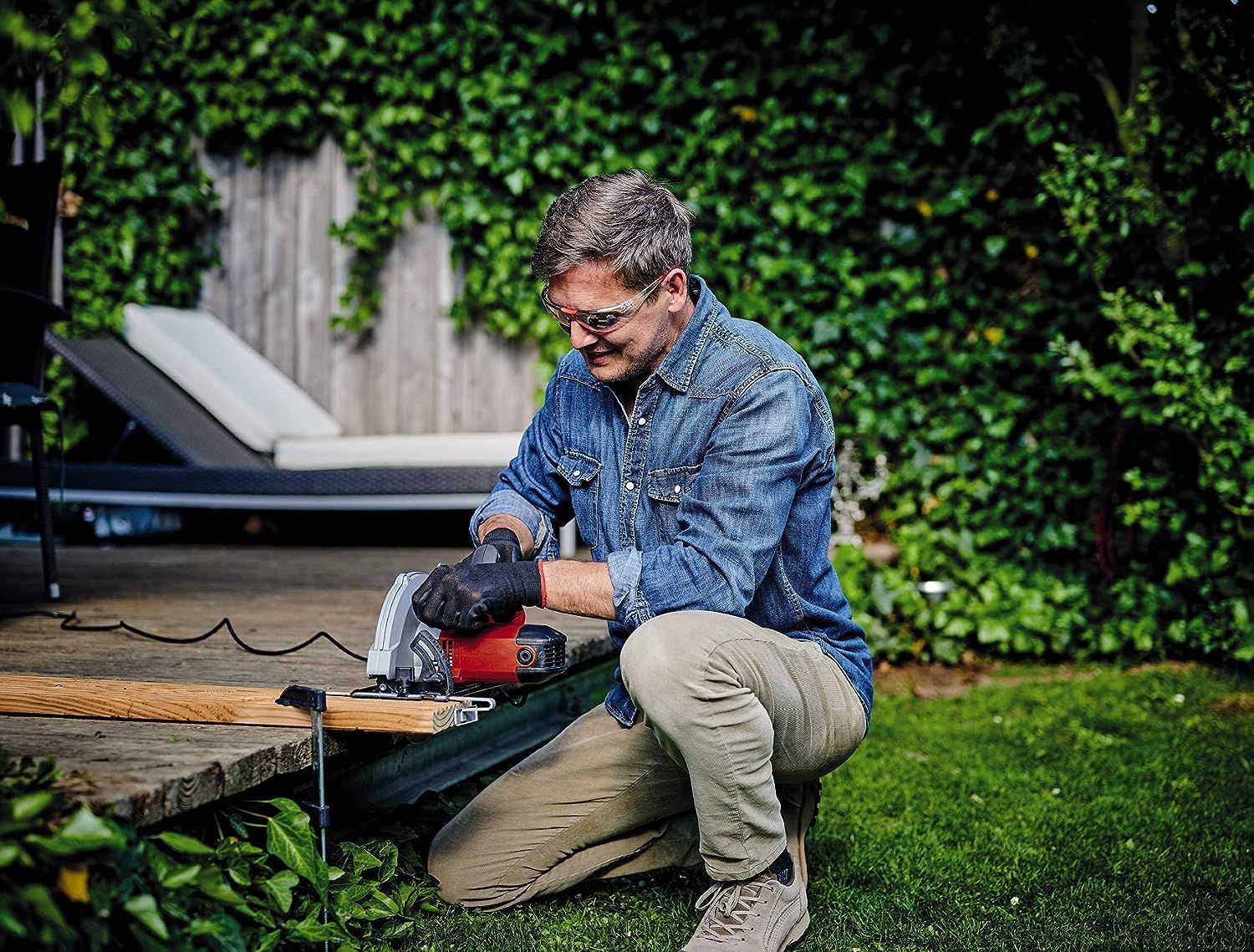 Einhell Handkreissäge TC-CS 1410 (1410 W, Sägeblatt Ø190 x Ø30 mm, max. Schnitttiefe 67 mm, Spaltkeil, Spindelarretierung, werkzeuglose Einstellung von Schnitttiefe und Neigungswinkel)