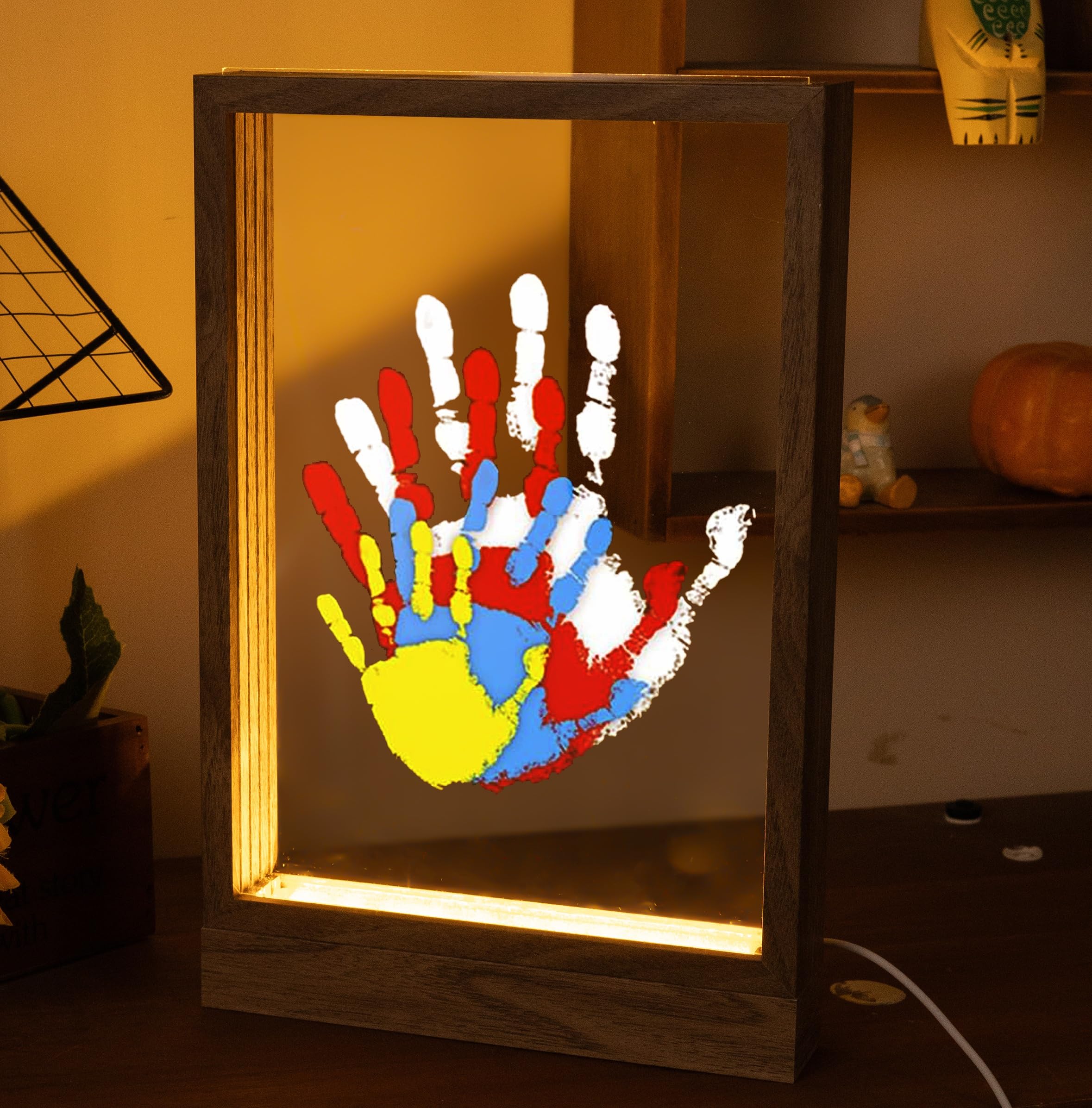Kit de huella de mano familiar CHERRY CHEERS con luz, marco de recuerdo de huella de mano, luz LED de madera, fácil de instalar, no necesita tornillos, etc., pinturas no tóxicas, color marrón